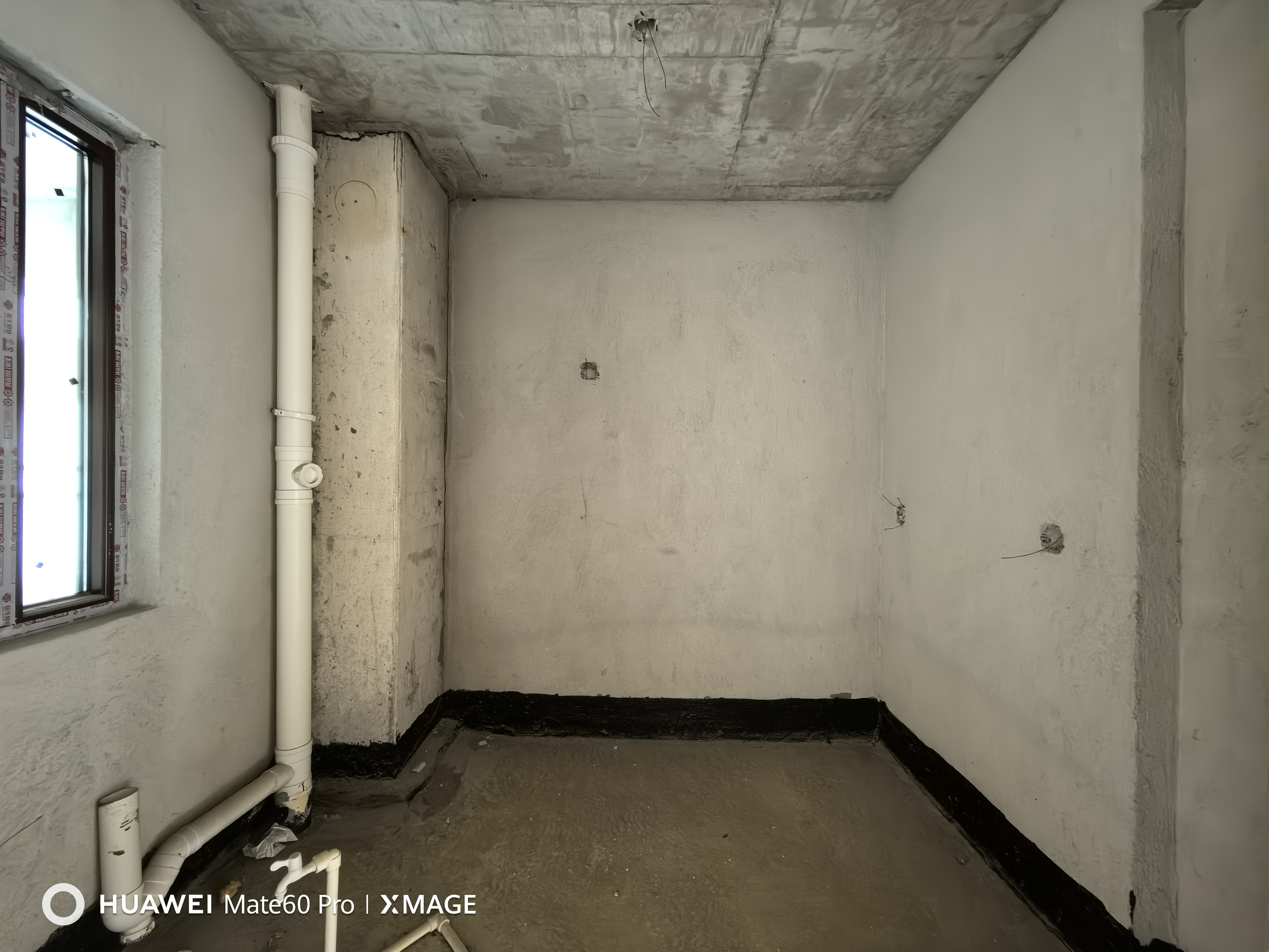 石化大院  4室2厅1卫    80.0万客厅