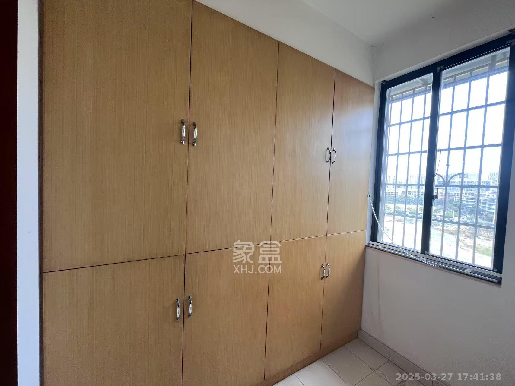 兴泰公寓  3室2厅2卫   2400.00元/月室内图