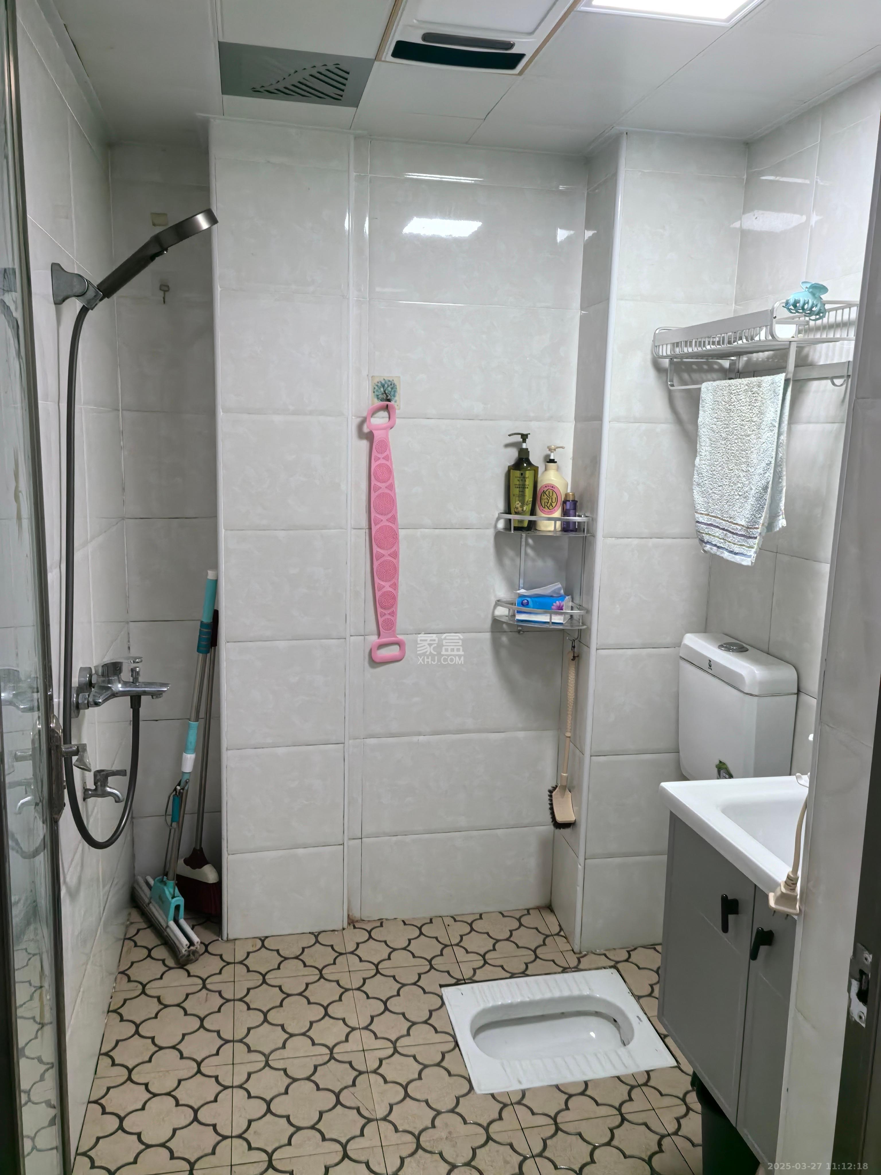 同鑫家园 1室1厅1卫 1400.0元/月 同鑫家园 1室1厅1卫 1400.0元/月室内图