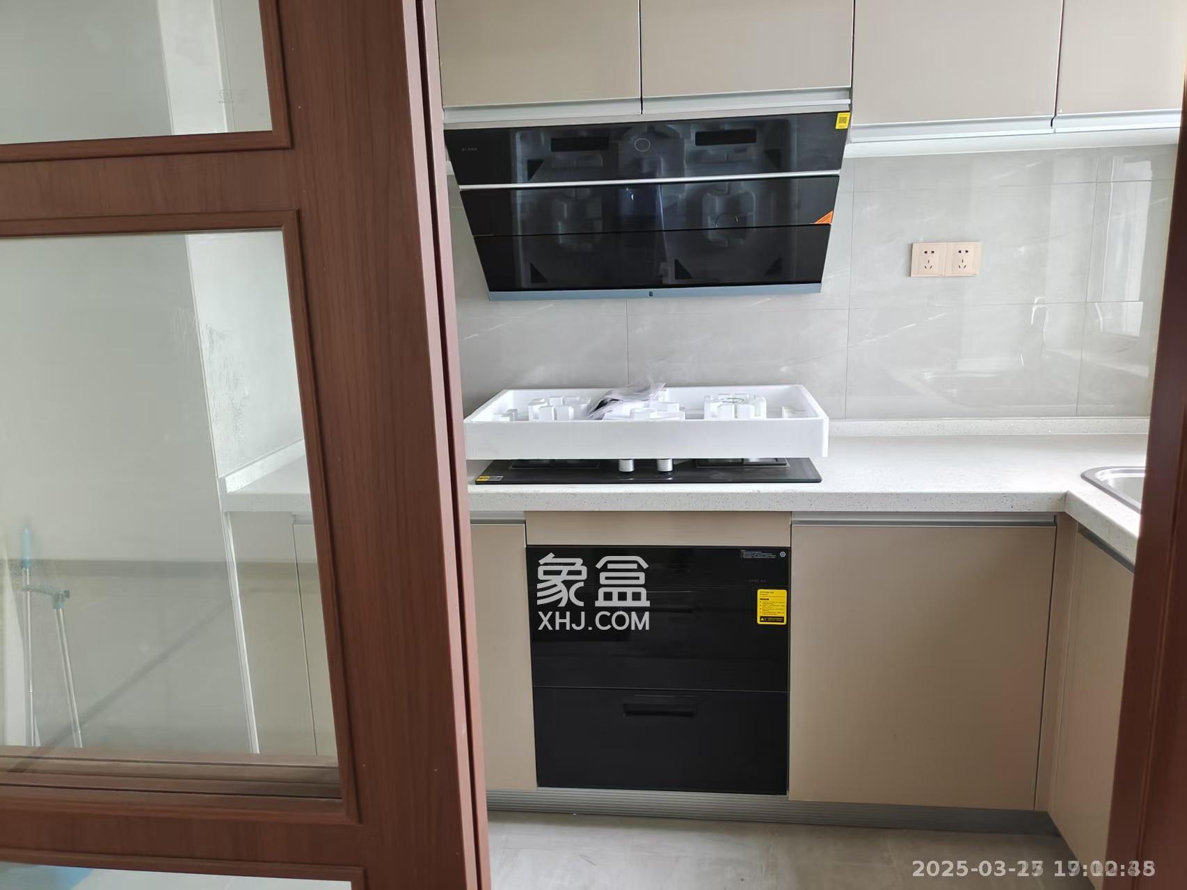 绿地长沙城际空间站（绿地新里佳苑）  4室2厅2卫   4200.00元/月室内图