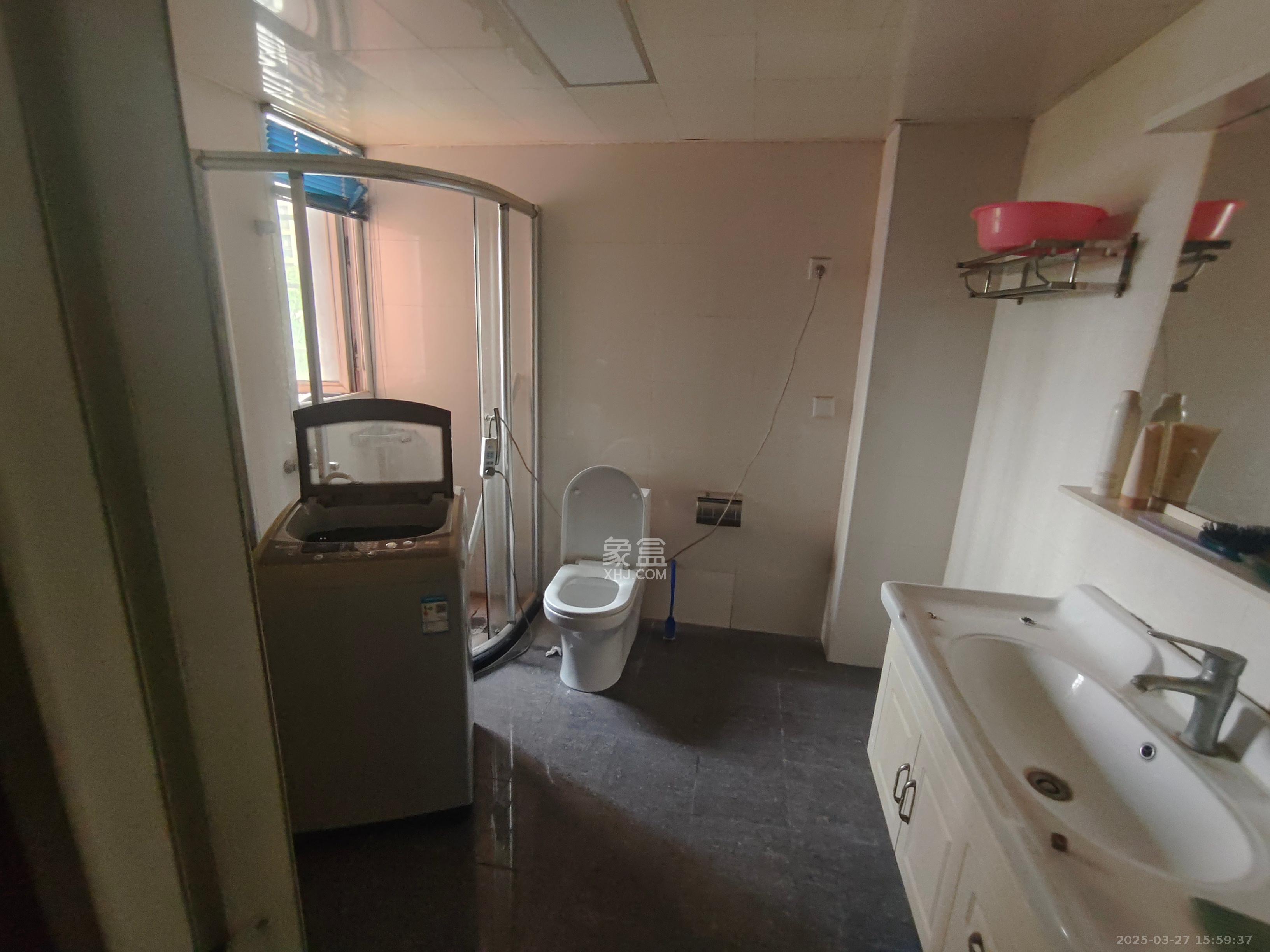 友谊嘉园  4室2厅2卫    3200.0元/月 友谊嘉园  4室2厅2卫    3200.0元/月室内图