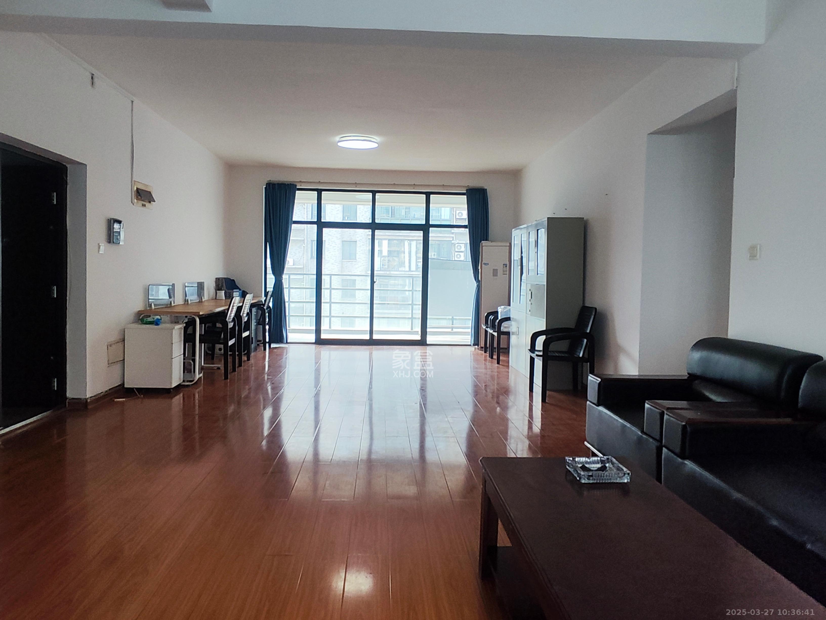 通泰梅岭苑  4室2厅2卫    4000.0元/月 通泰梅岭苑  4室2厅2卫    4000.0元/月