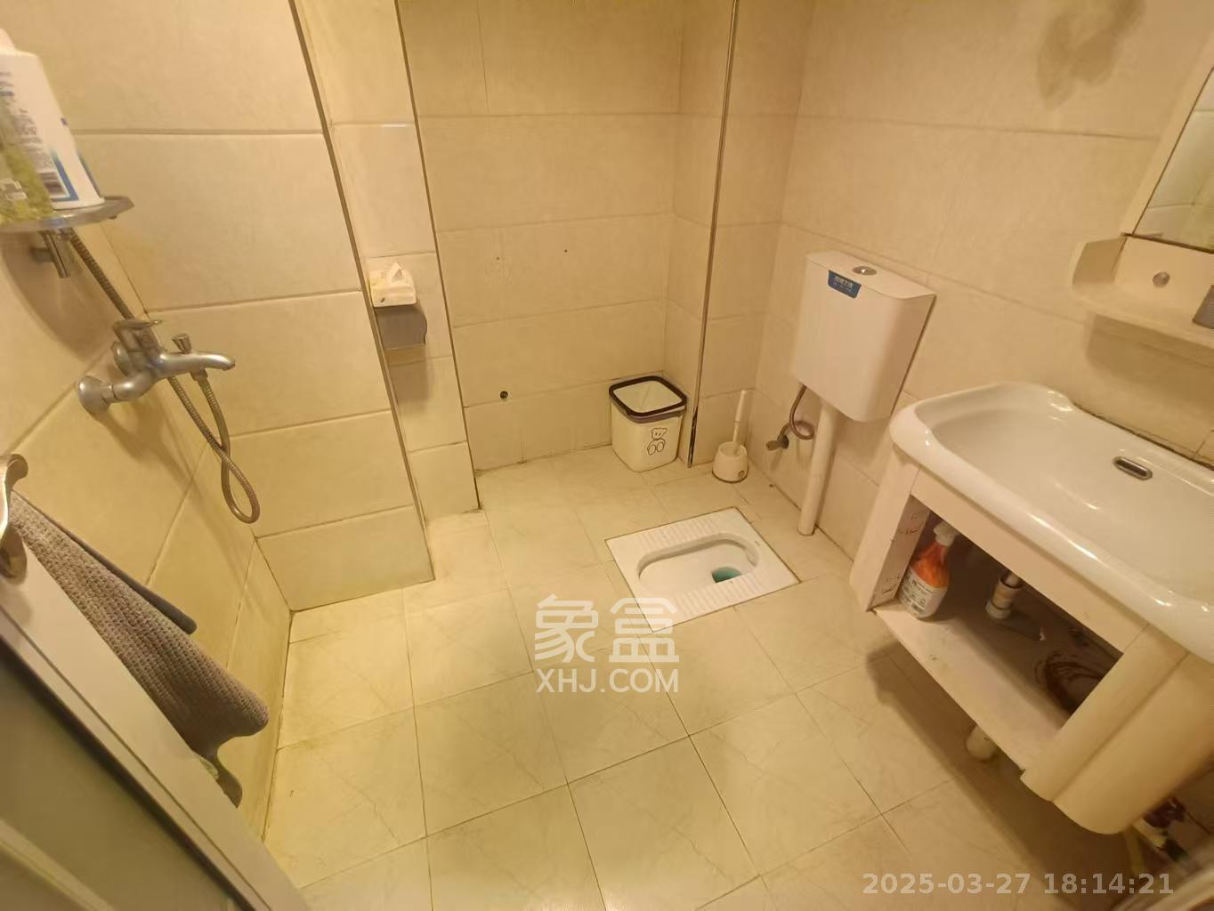 钱隆学府一、二期  2室1厅1卫    1900.0元/月 钱隆学府一、二期  2室1厅1卫    1900.0元/月室内图1