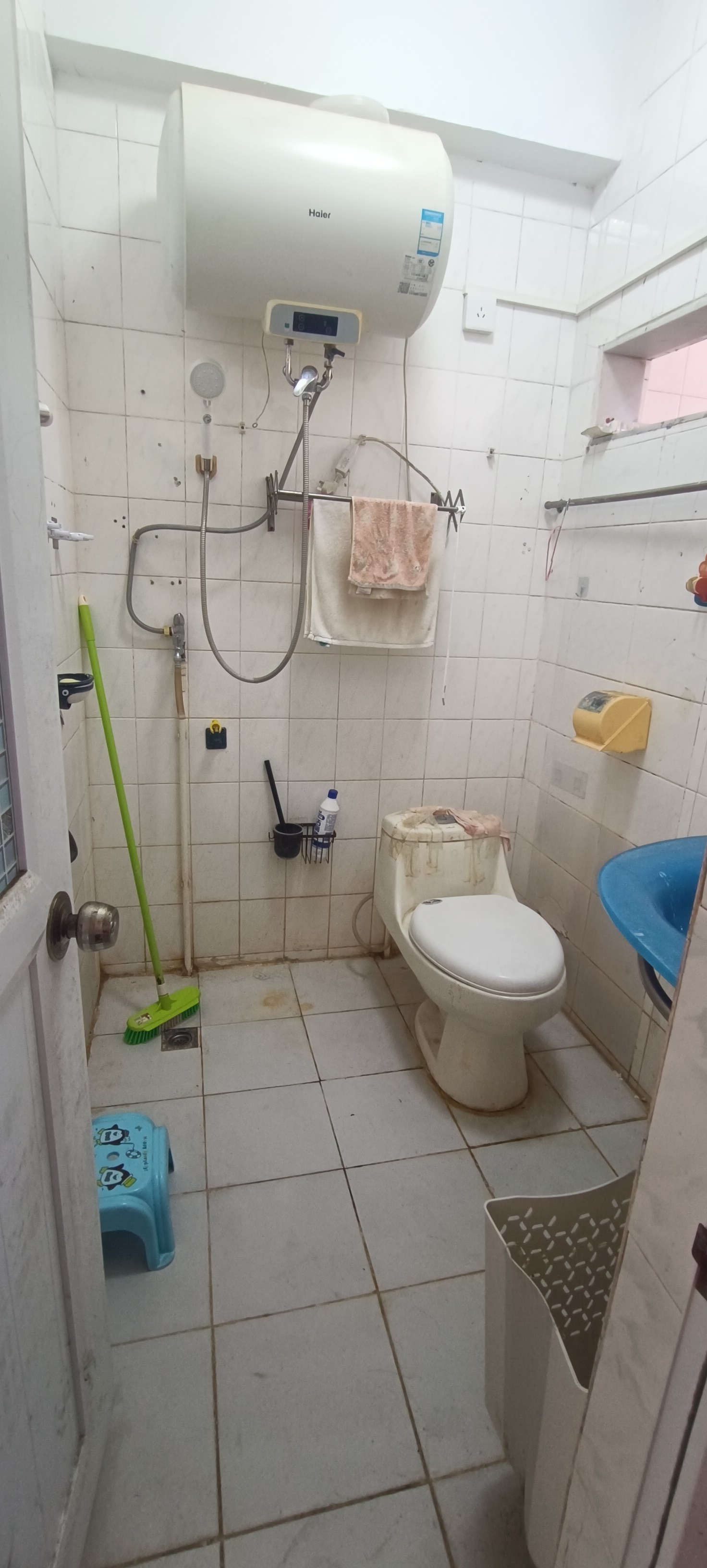 市政府宿舍(新华南路5号)  3室2厅2卫    85.0万 市政府宿舍(新华南路5号)  3室2厅2卫    85.0万客厅