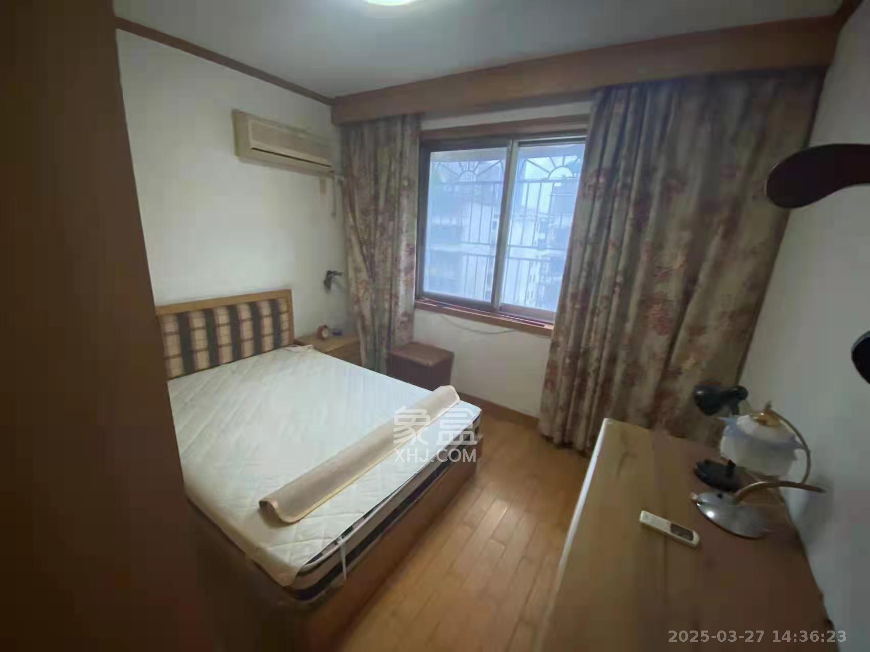 鸿园小区  3室2厅2卫   2700.00元/月室内图
