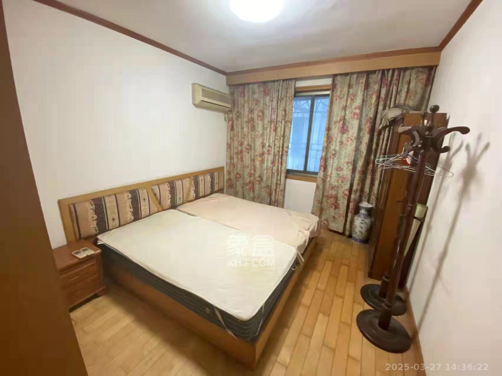 鸿园小区  3室2厅2卫   2700.00元/月室内图