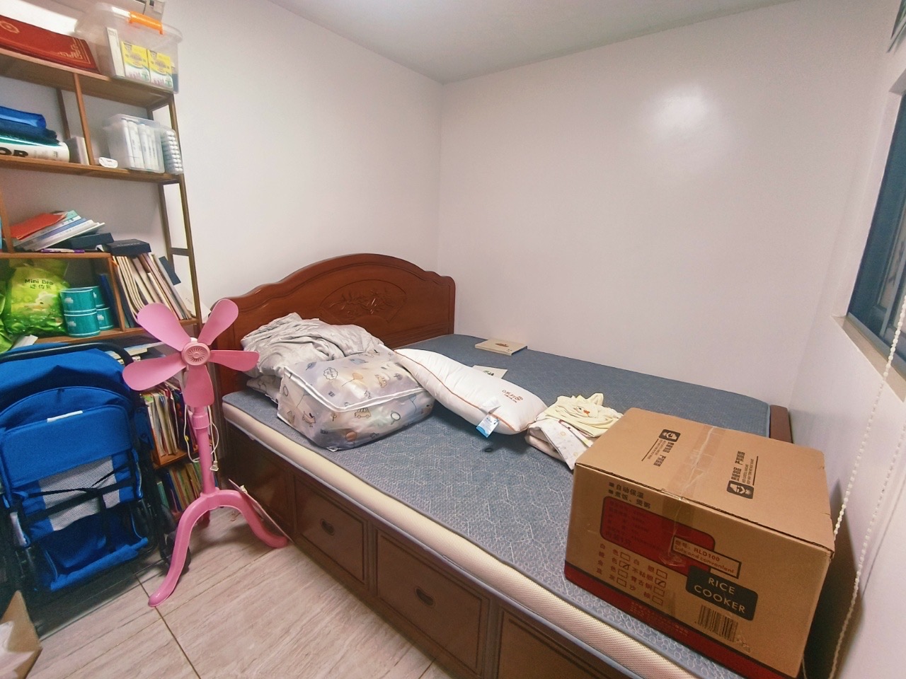 蓝海瑞园  3室2厅1卫   105.00万客厅