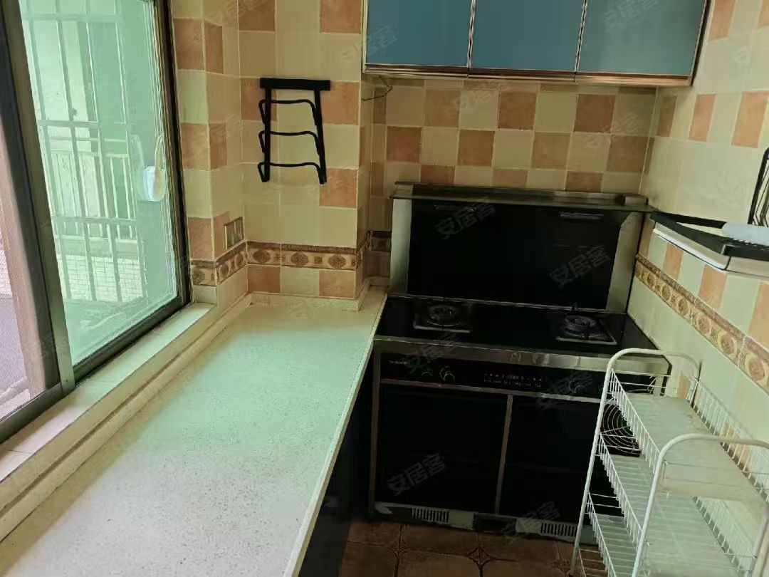 荷花新城 3室2厅2卫 1600.0元/月 荷花新城 3室2厅2卫 1600.0元/月室内图