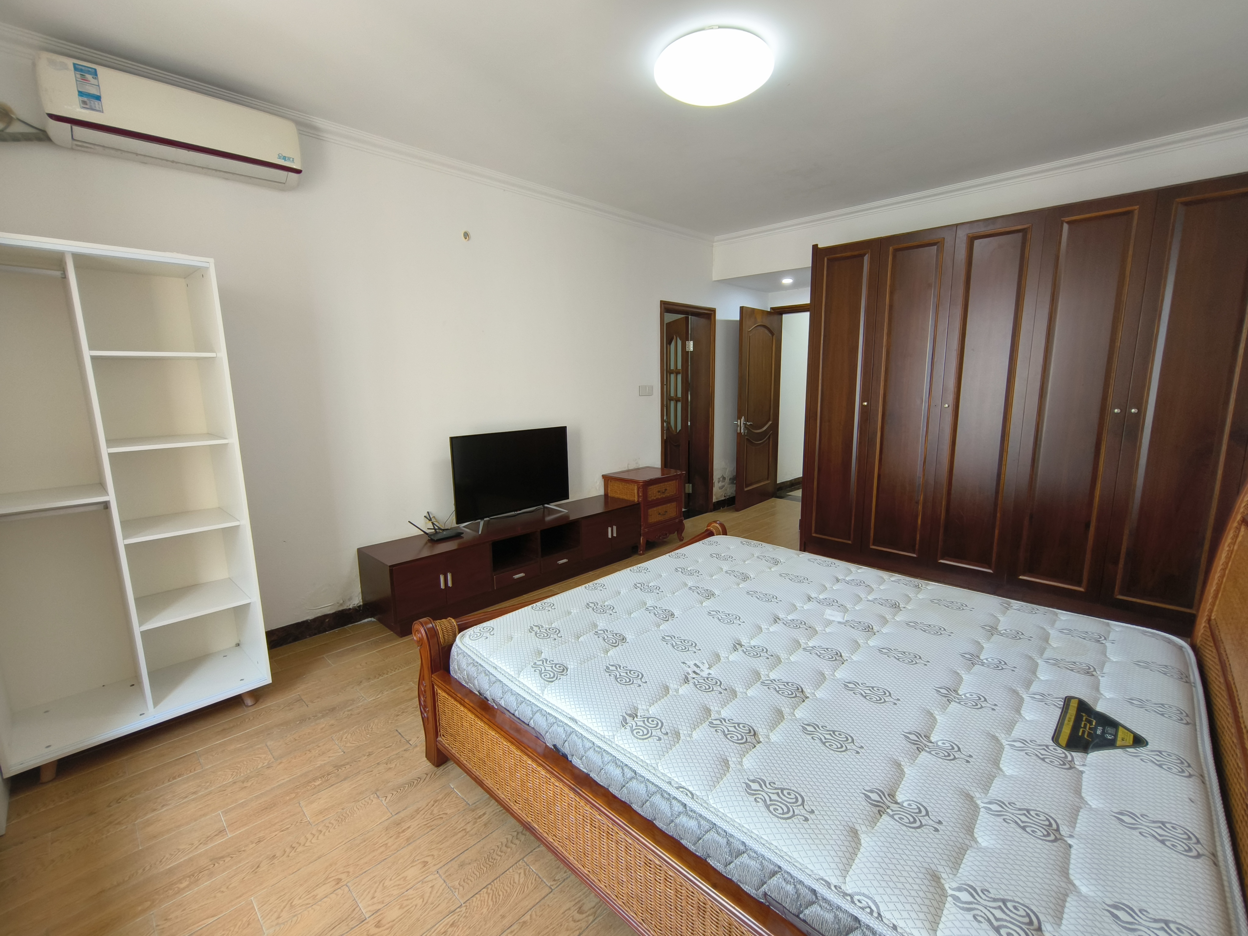 海阔天空-国瑞城二期(雅仕苑) 4室2厅2卫 6000.0元/月 海阔天空-国瑞城二期(雅仕苑) 4室2厅2卫 6000.0元/月室内图