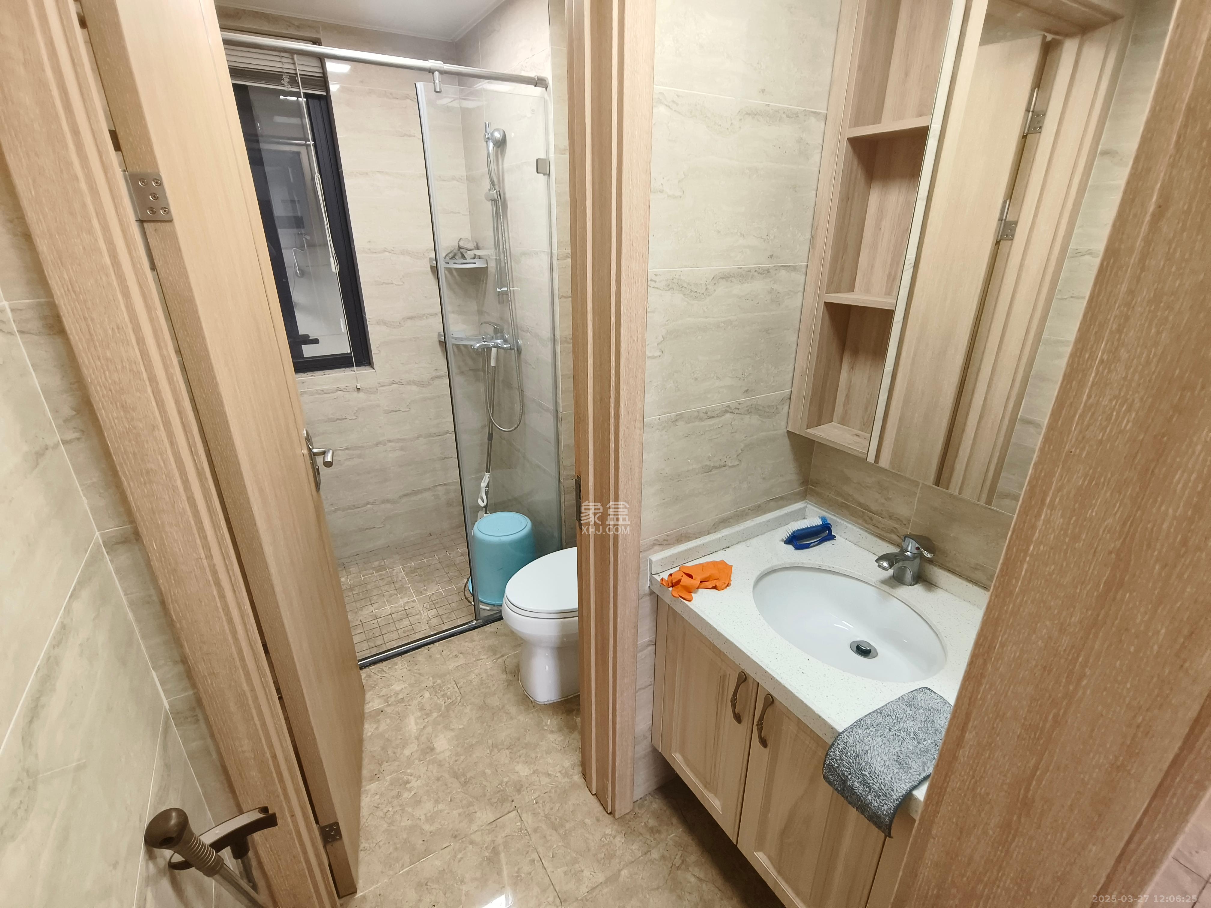 万润滨江天著  3室2厅2卫   2200.00元/月室内图