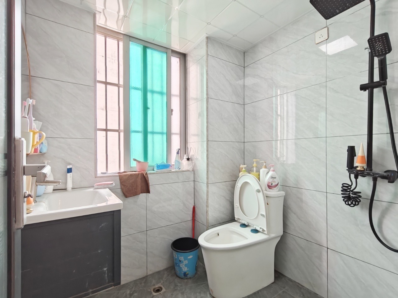 水岸阳光B小区  2室2厅1卫    117.8万 水岸阳光B小区  2室2厅1卫    117.8万客厅