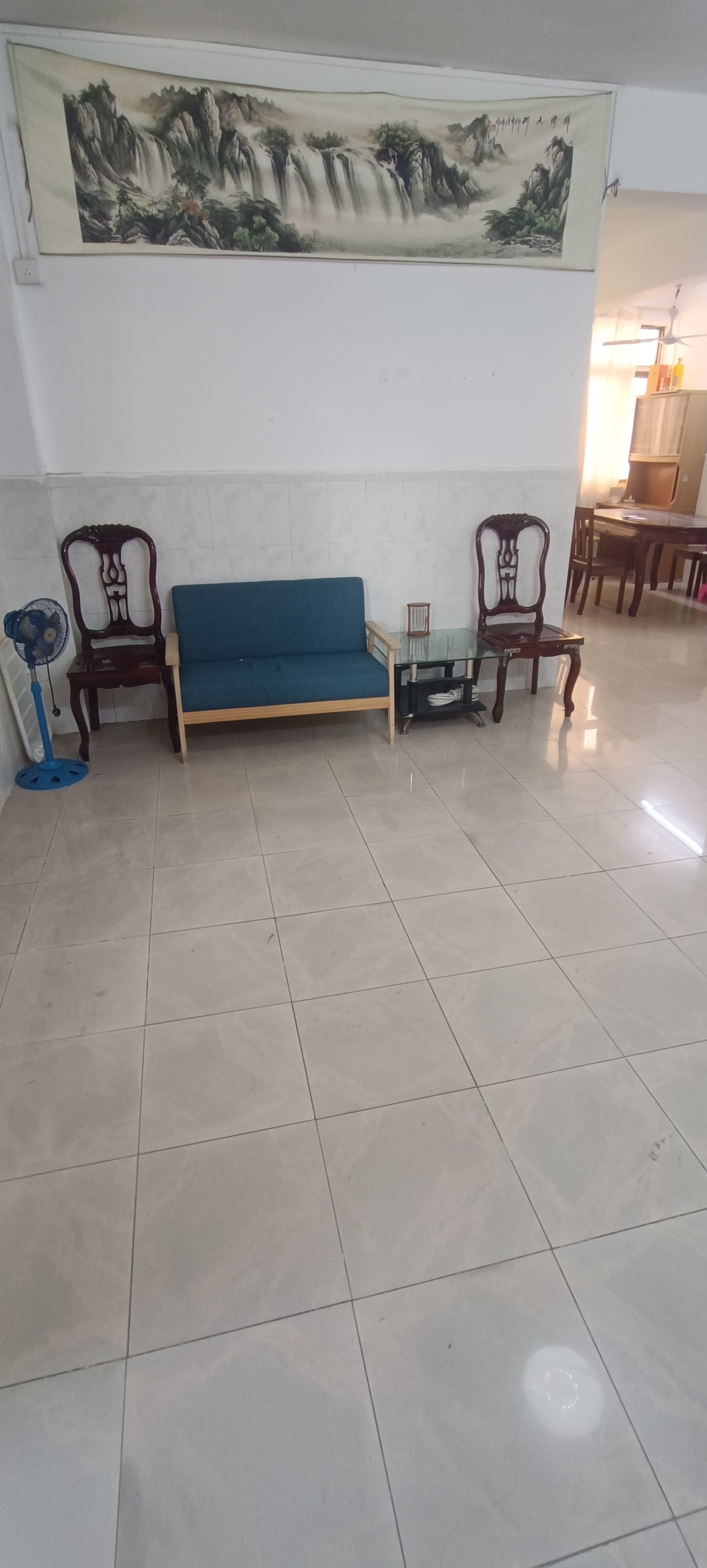 市政府宿舍(新华南路5号)  3室2厅2卫    85.0万 市政府宿舍(新华南路5号)  3室2厅2卫    85.0万客厅