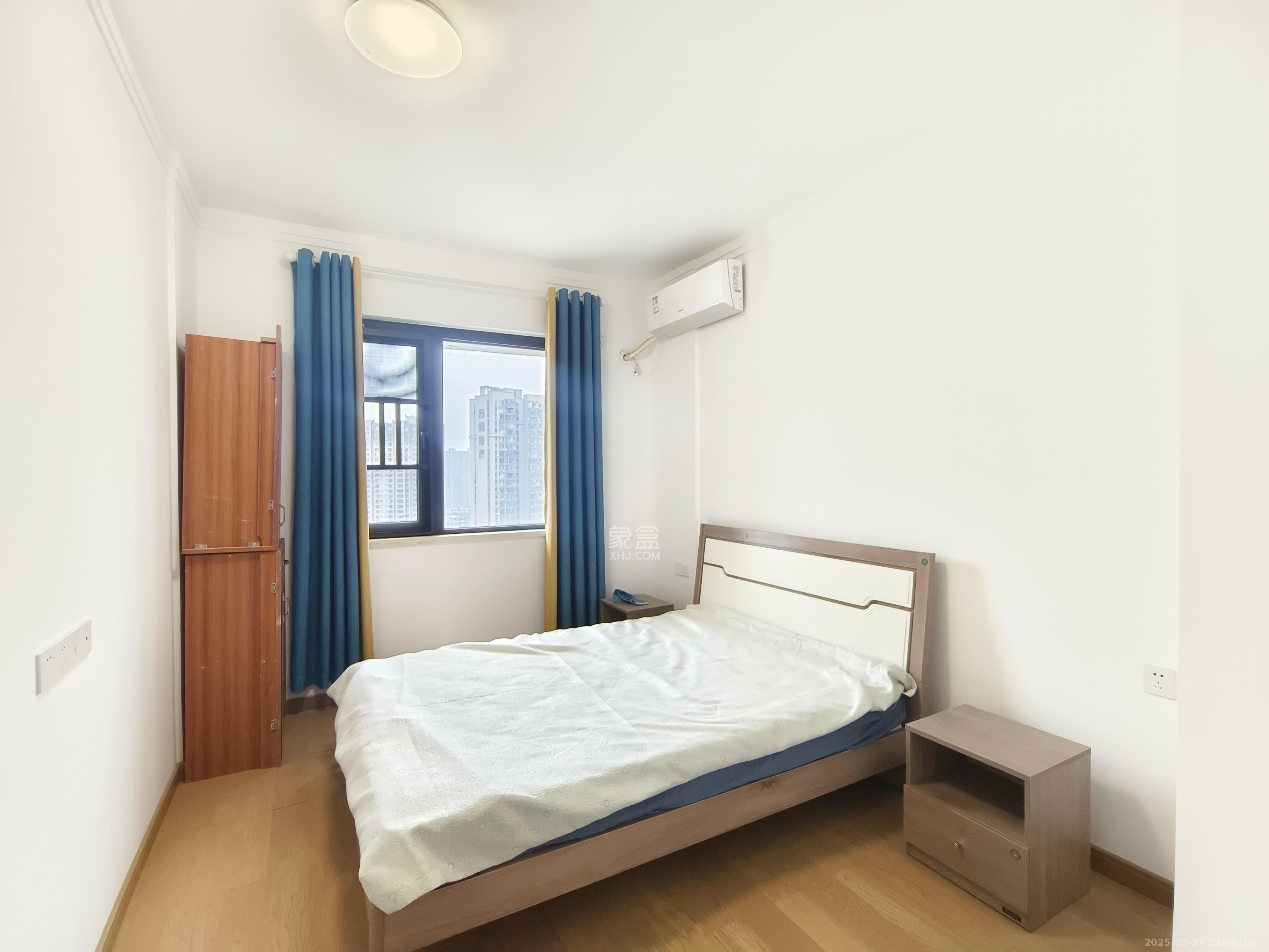 万润滨江天著  3室2厅2卫   2200.00元/月室内图