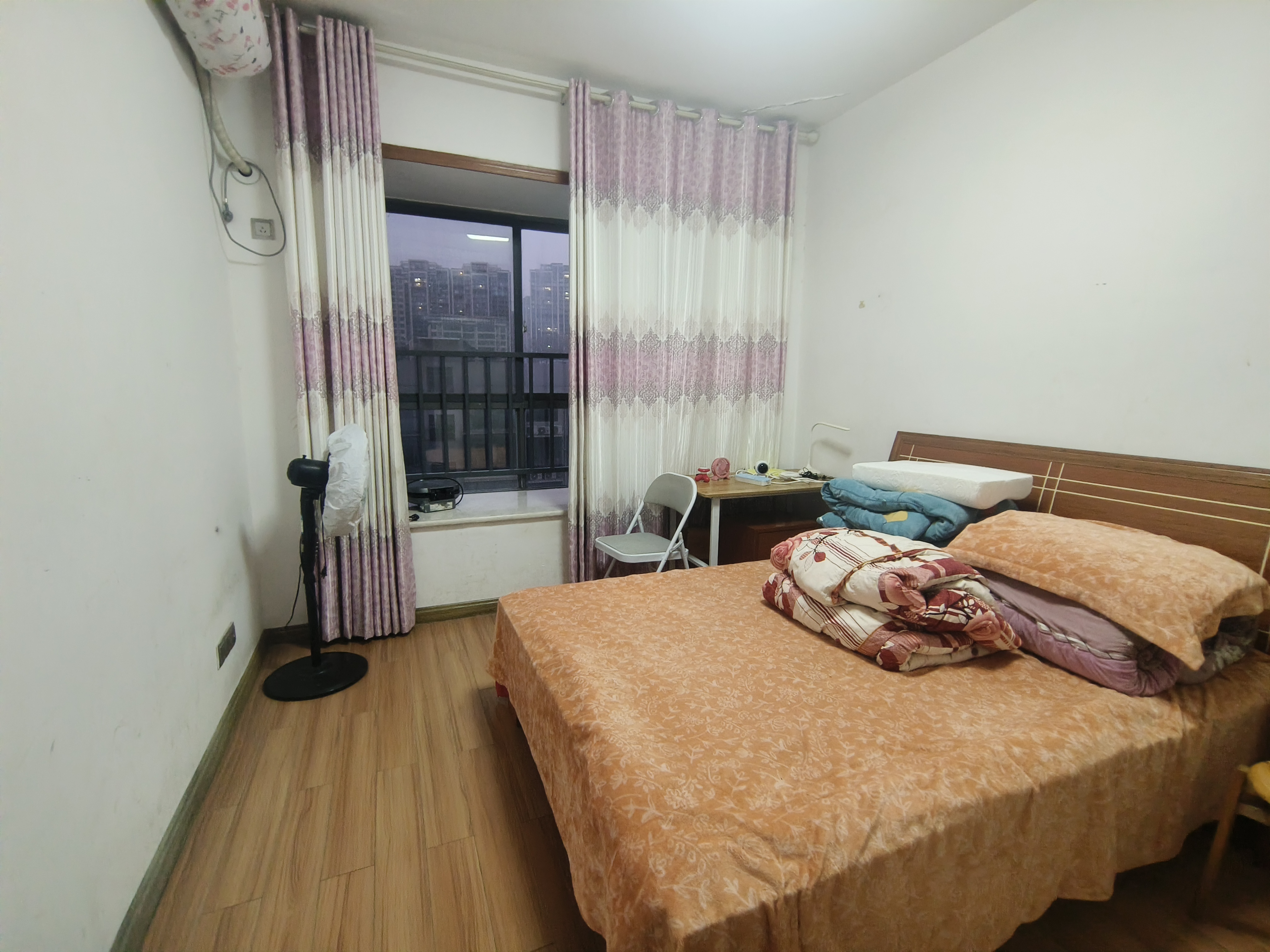 南苑上和一期  3室2厅2卫    69.8万 南苑上和一期  3室2厅2卫    69.8万客厅