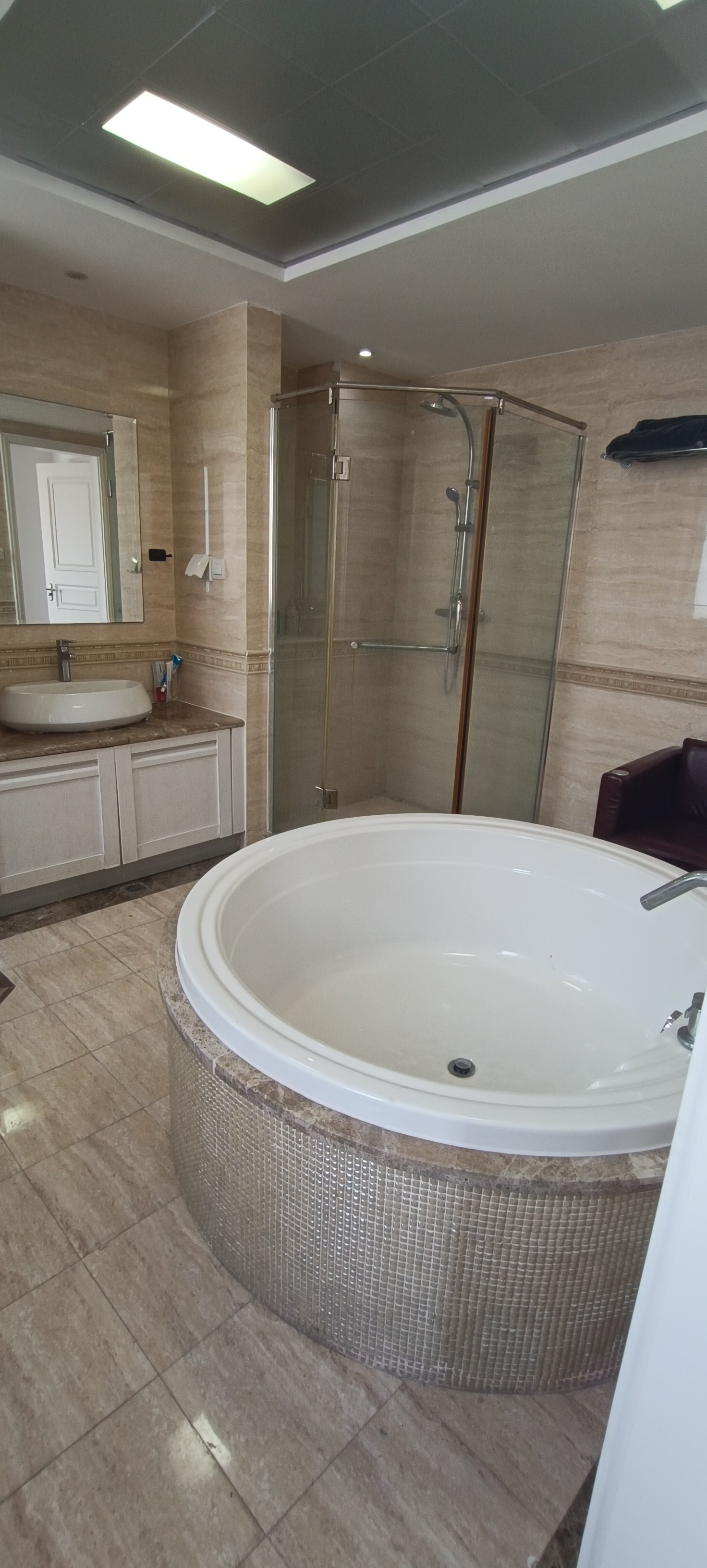 外滩中心  2室3厅1卫    4200.0元/月 外滩中心  2室3厅1卫    4200.0元/月室内图