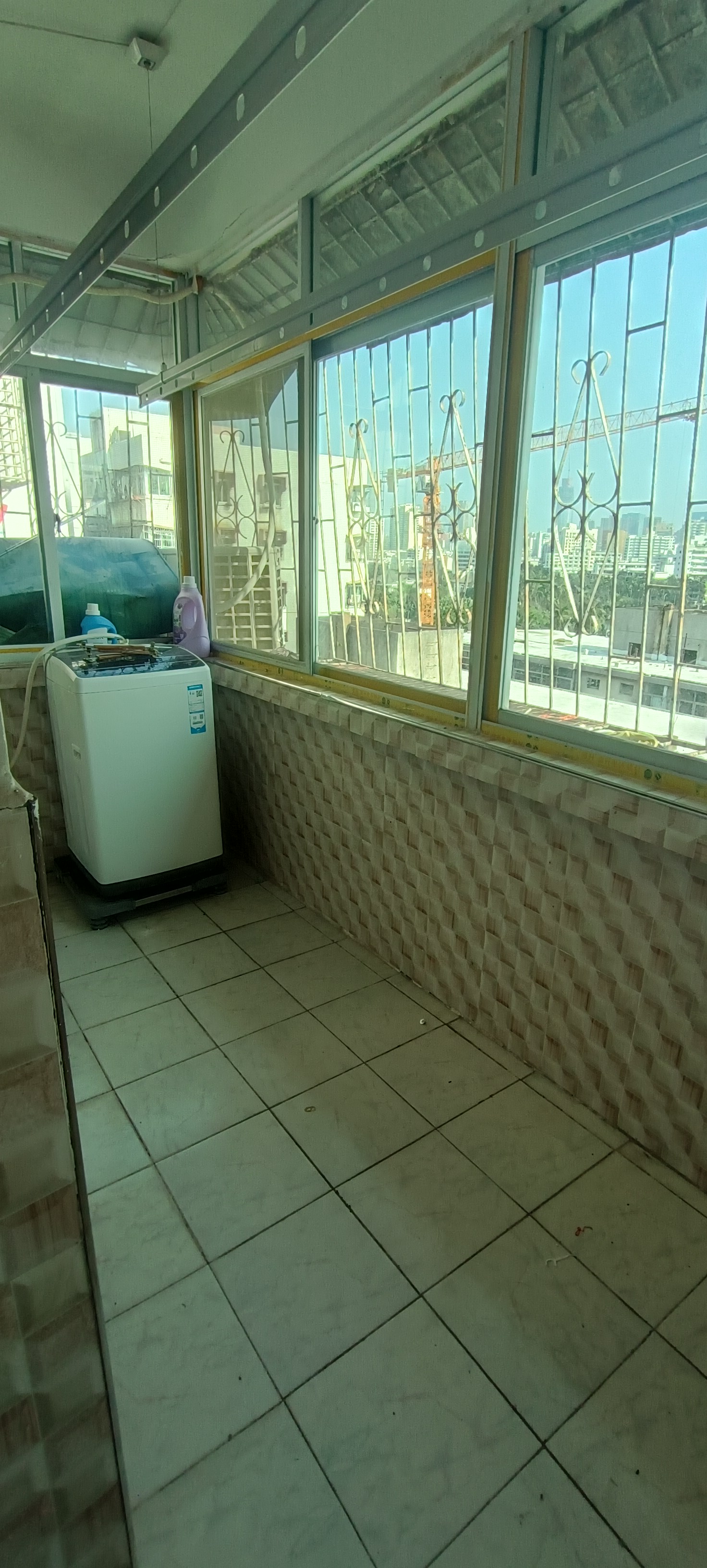 市政府宿舍(新华南路5号)  3室2厅2卫    85.0万 市政府宿舍(新华南路5号)  3室2厅2卫    85.0万客厅