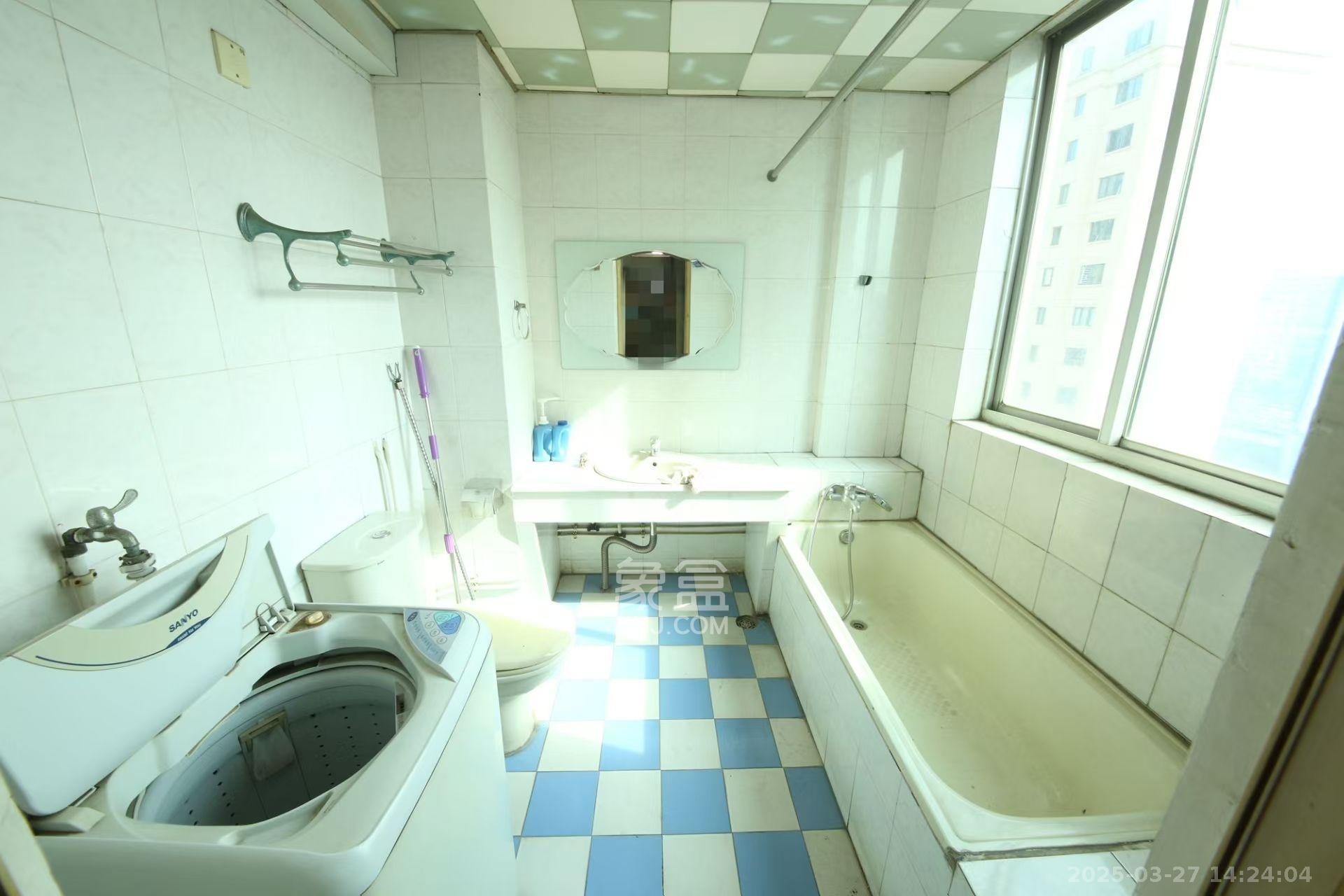 亚华大酒店  3室2厅2卫    3200.0元/月室内图