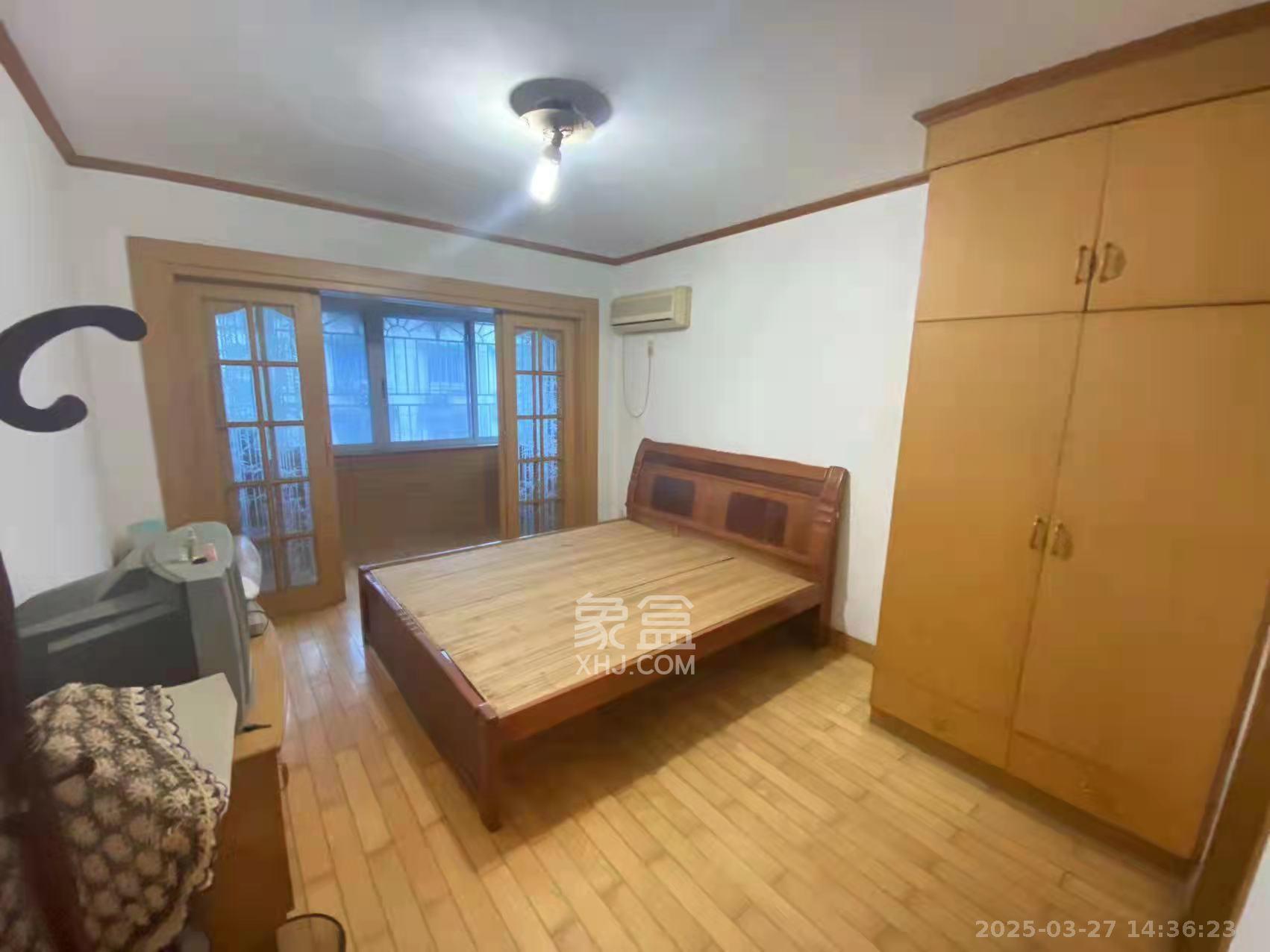 鸿园小区  3室2厅2卫   2700.00元/月室内图