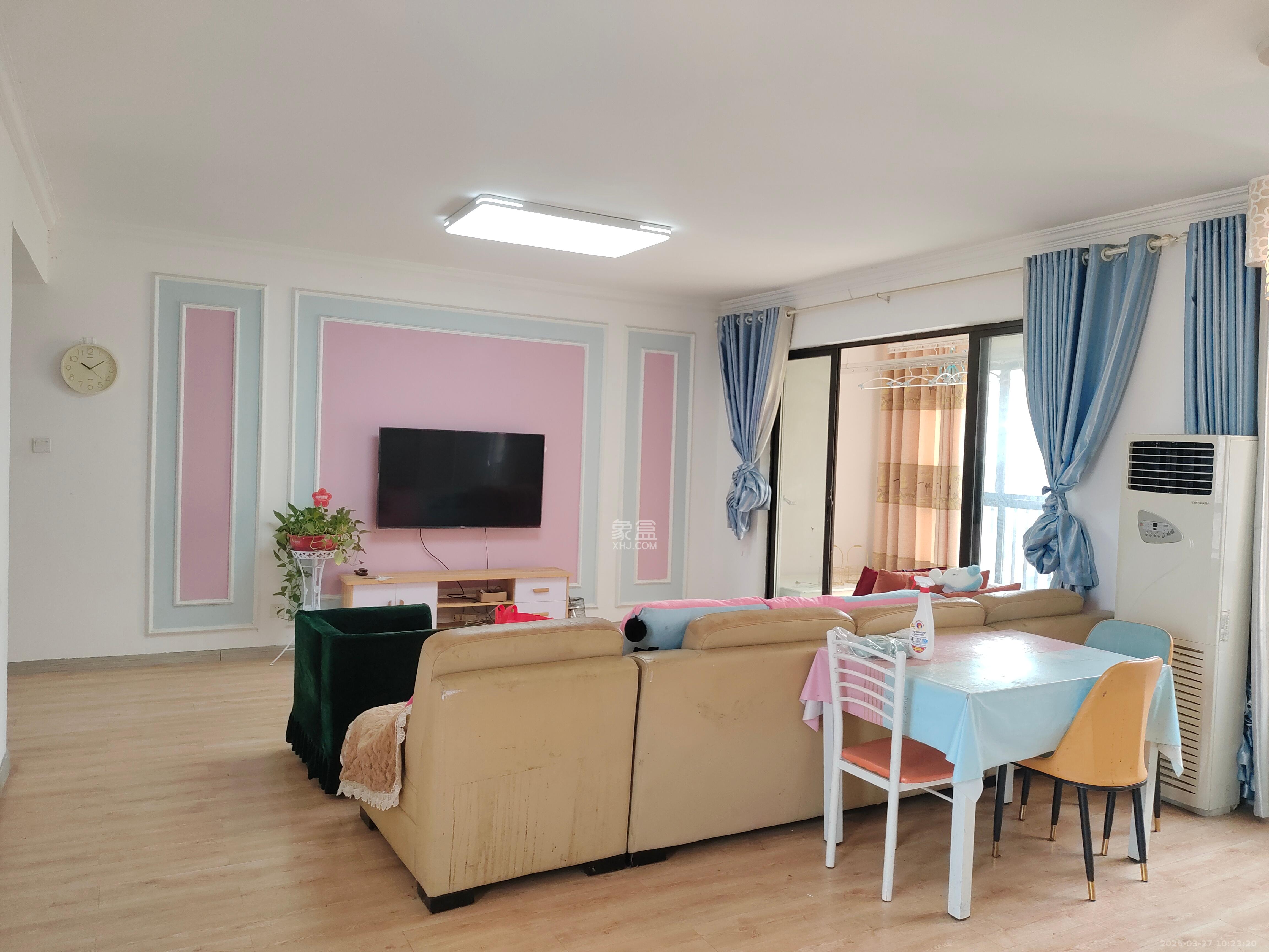 华润凤凰城三期  3室2厅2卫    2300.0元/月 华润凤凰城三期  3室2厅2卫    2300.0元/月