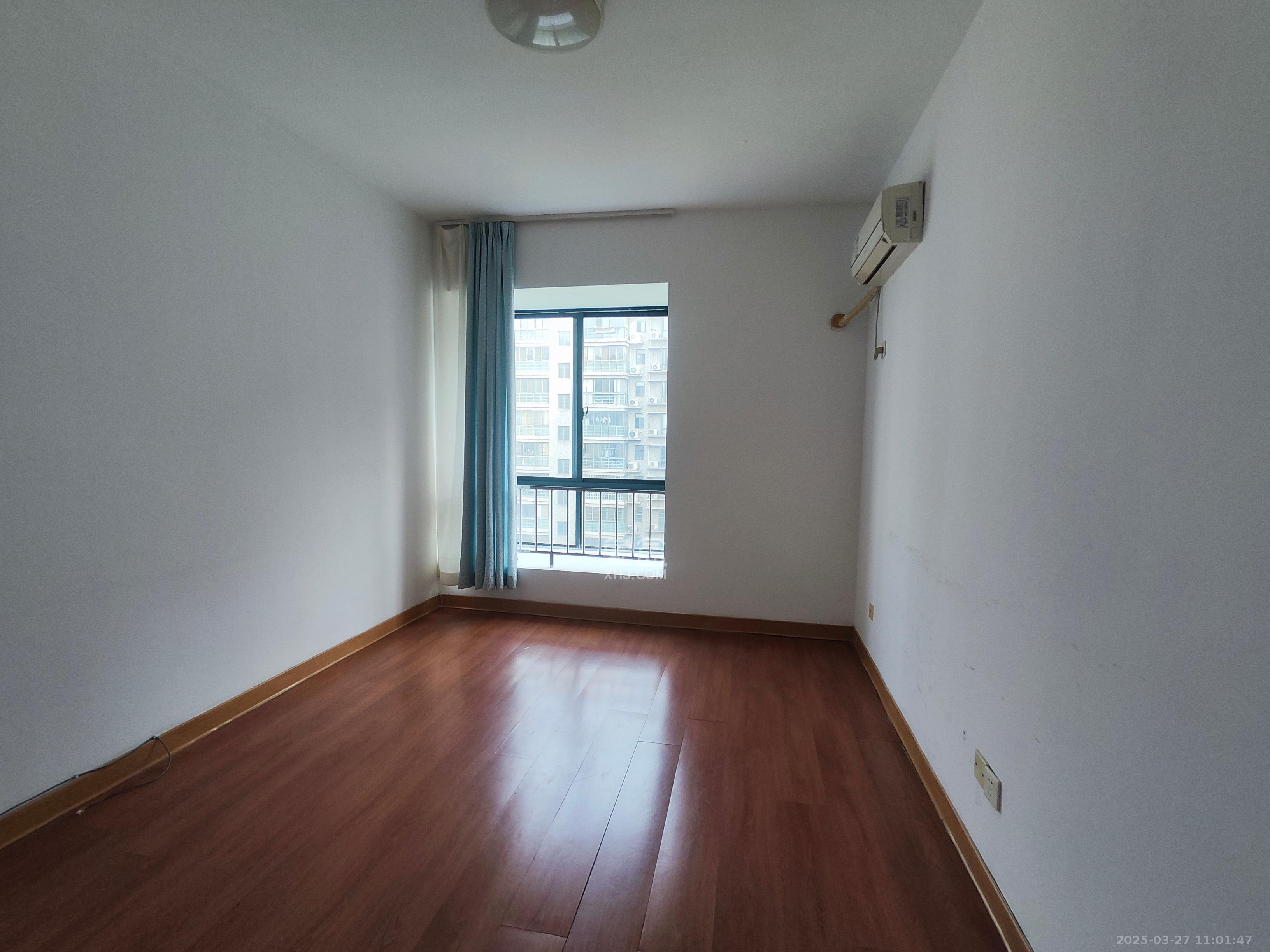 通泰梅岭苑 4室2厅2卫 4000.0元/月 通泰梅岭苑 4室2厅2卫 4000.0元/月室内图