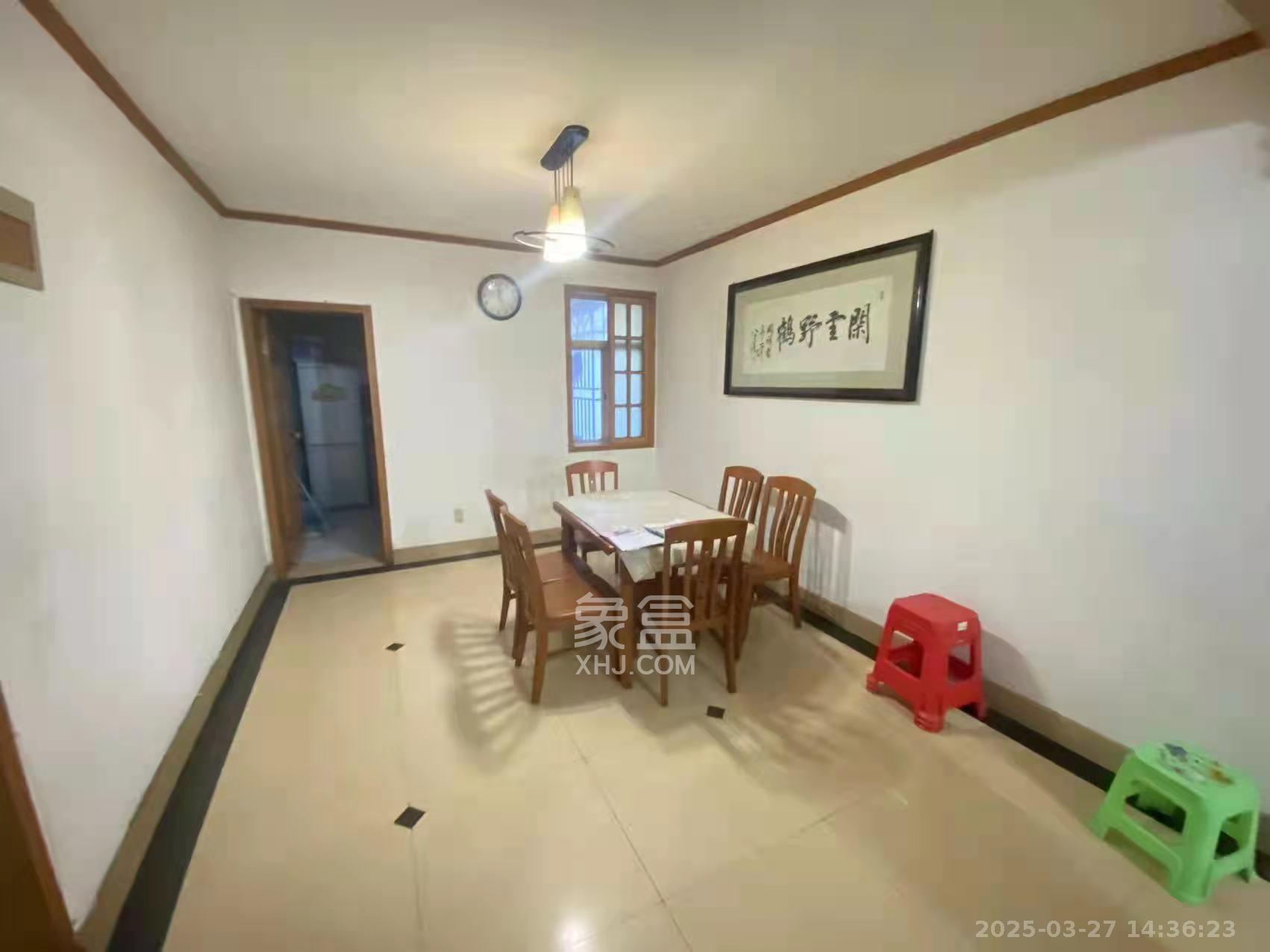 鸿园小区  3室2厅2卫   2700.00元/月室内图