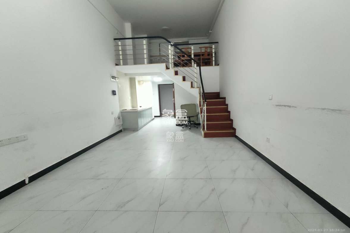 华润置地广场二期  1室1厅1卫    1800.0元/月 华润置地广场二期  1室1厅1卫    1800.0元/月室内图