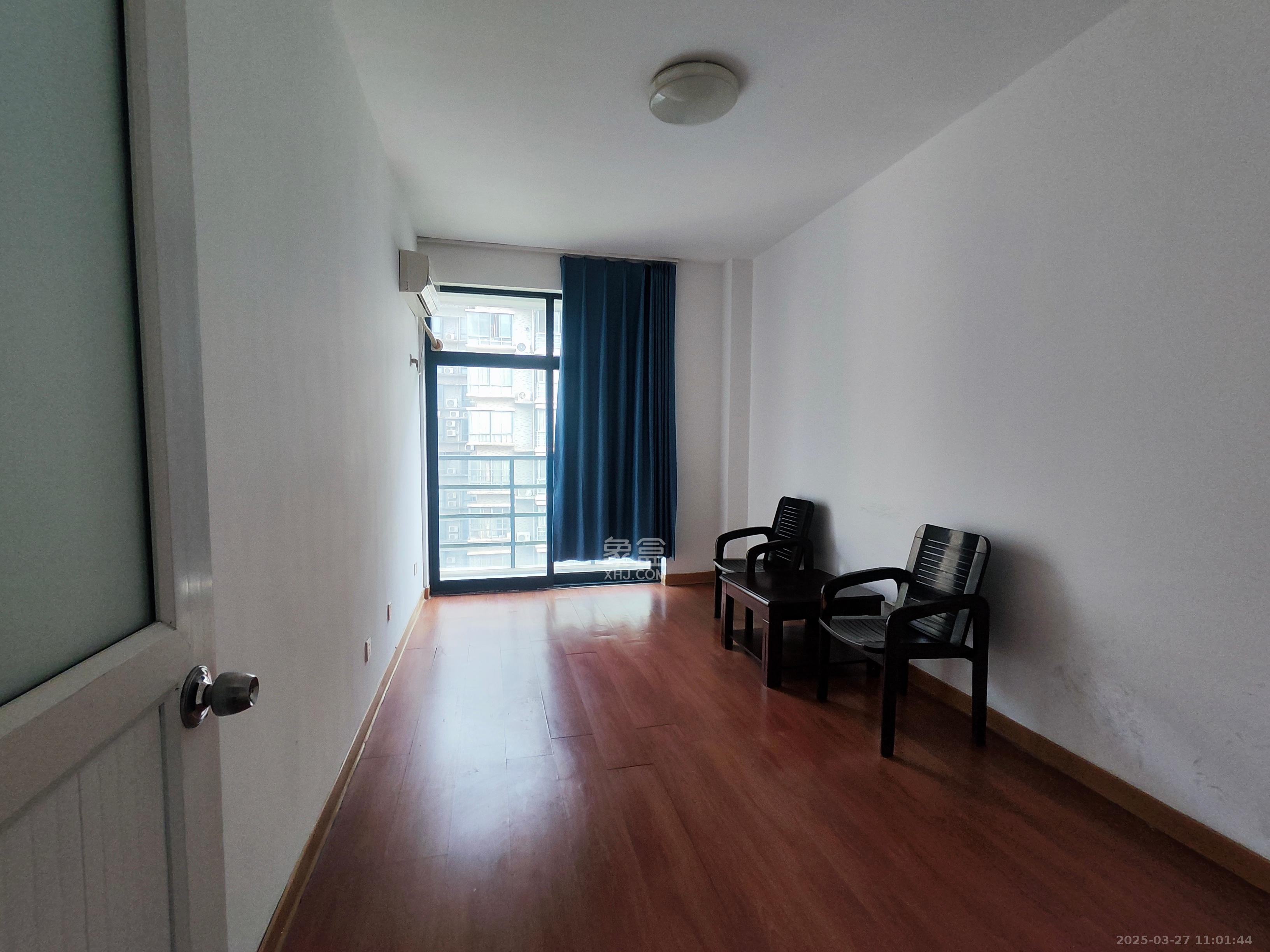 通泰梅岭苑 4室2厅2卫 4000.0元/月 通泰梅岭苑 4室2厅2卫 4000.0元/月室内图