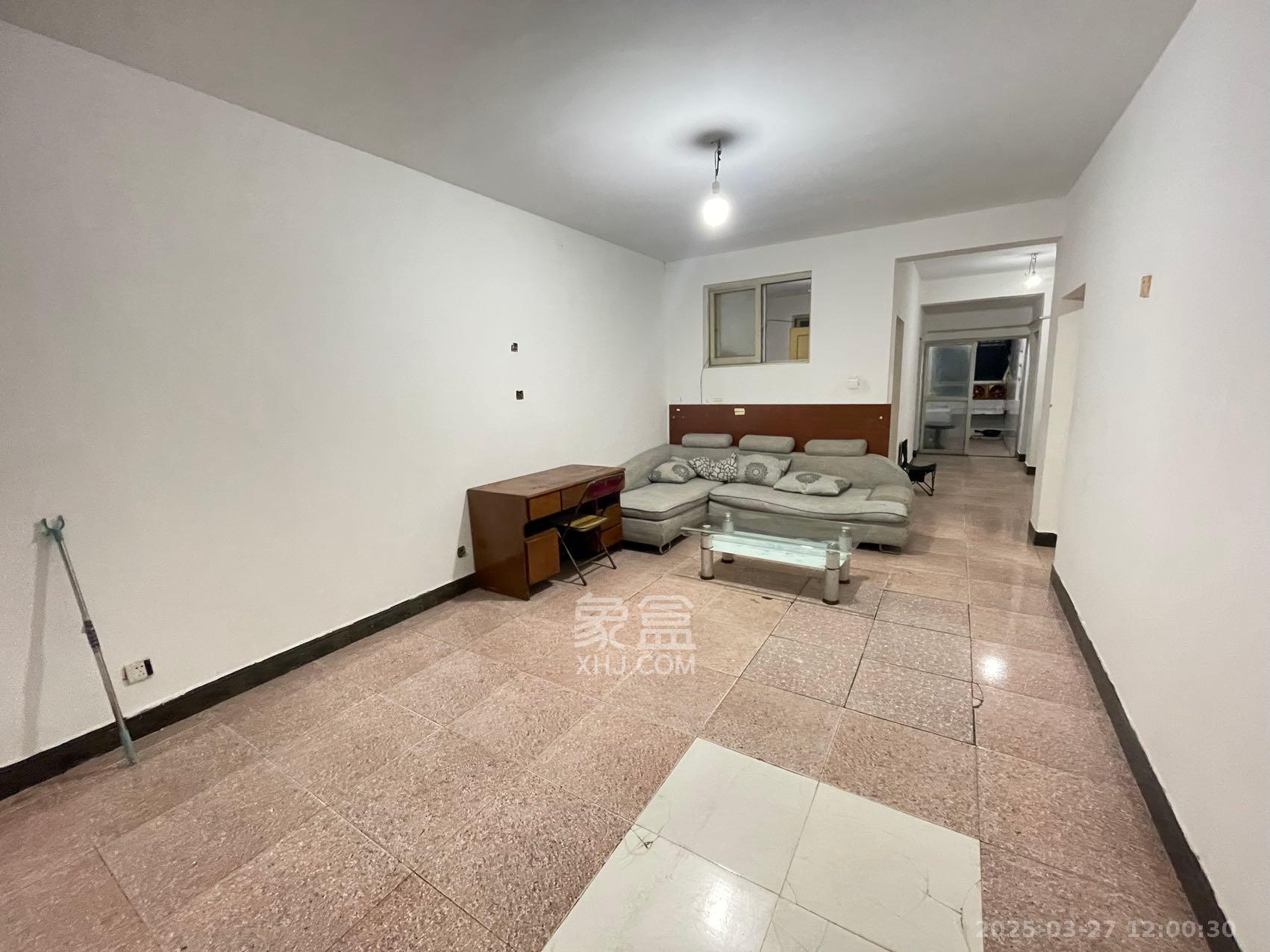 洞井商贸城 3室1厅2卫 1000.0元/月 洞井商贸城 3室1厅2卫 1000.0元/月室内图