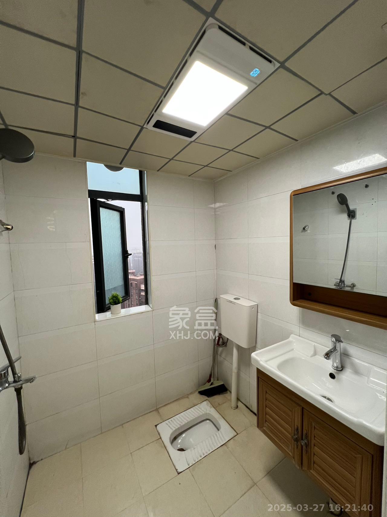 湘府9号  3室2厅1卫    3300.0元/月室内图