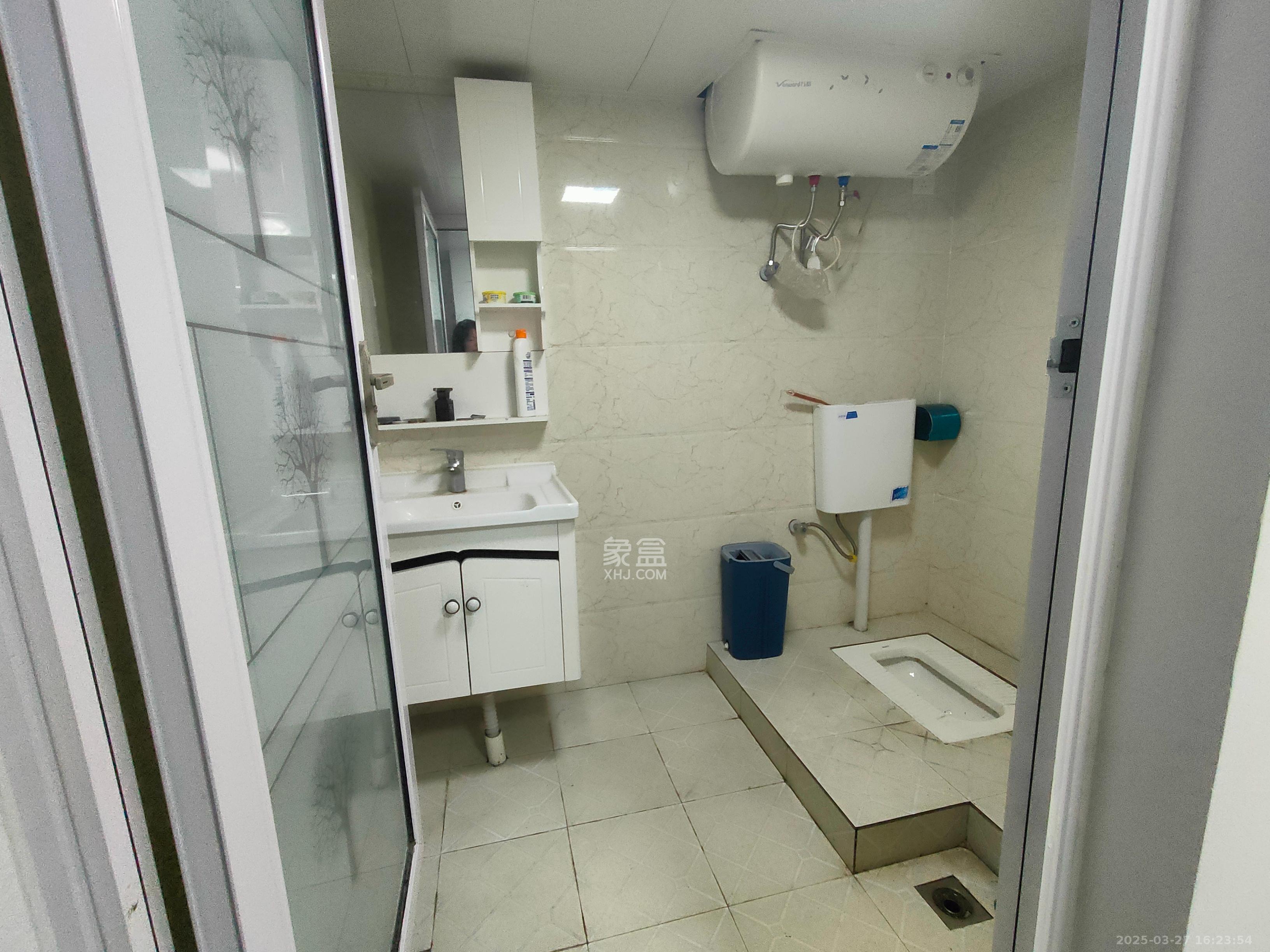 华润置地广场二期  1室1厅1卫    1800.0元/月 华润置地广场二期  1室1厅1卫    1800.0元/月室内图