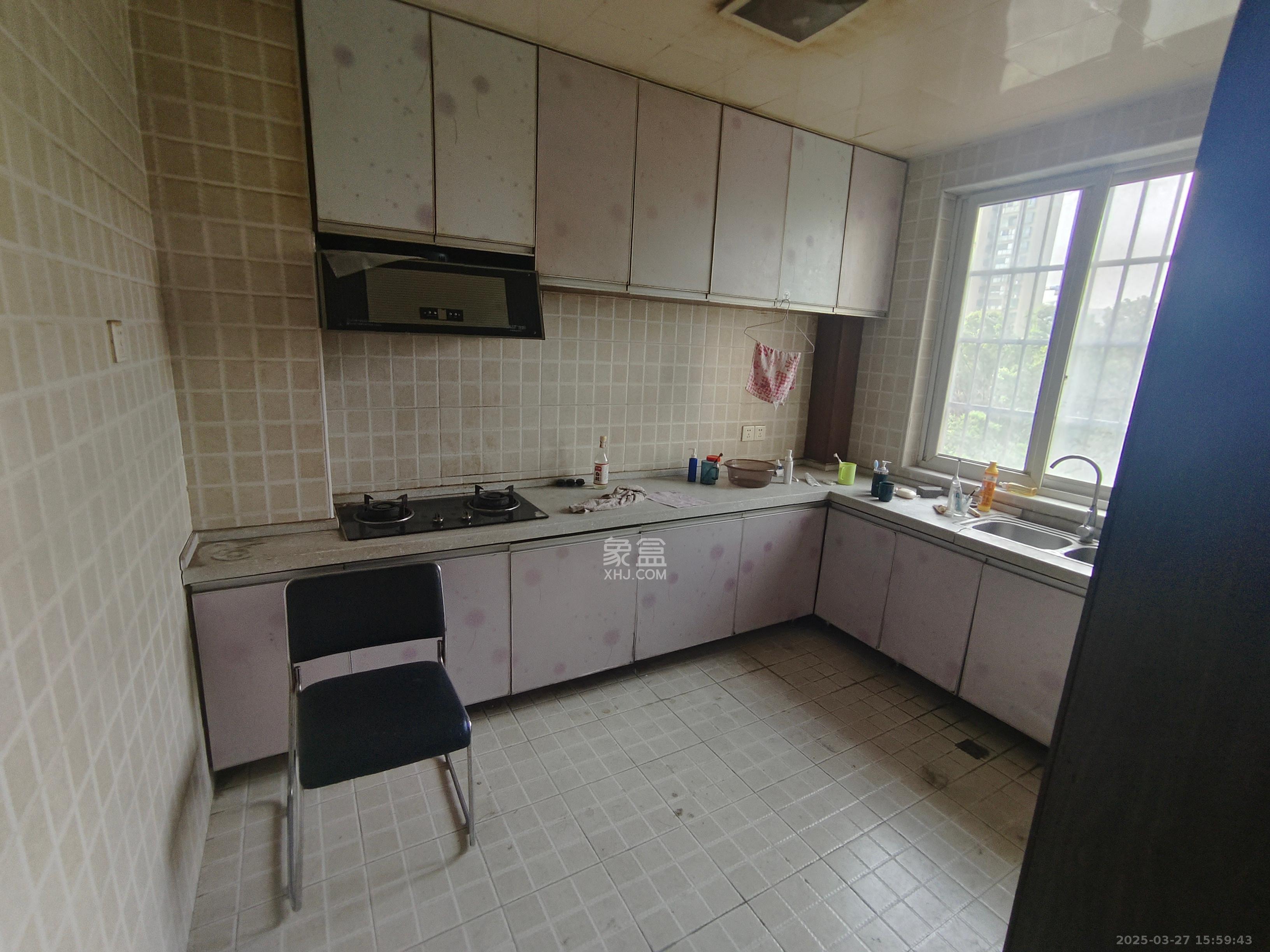 友谊嘉园  4室2厅2卫    3200.0元/月 友谊嘉园  4室2厅2卫    3200.0元/月室内图