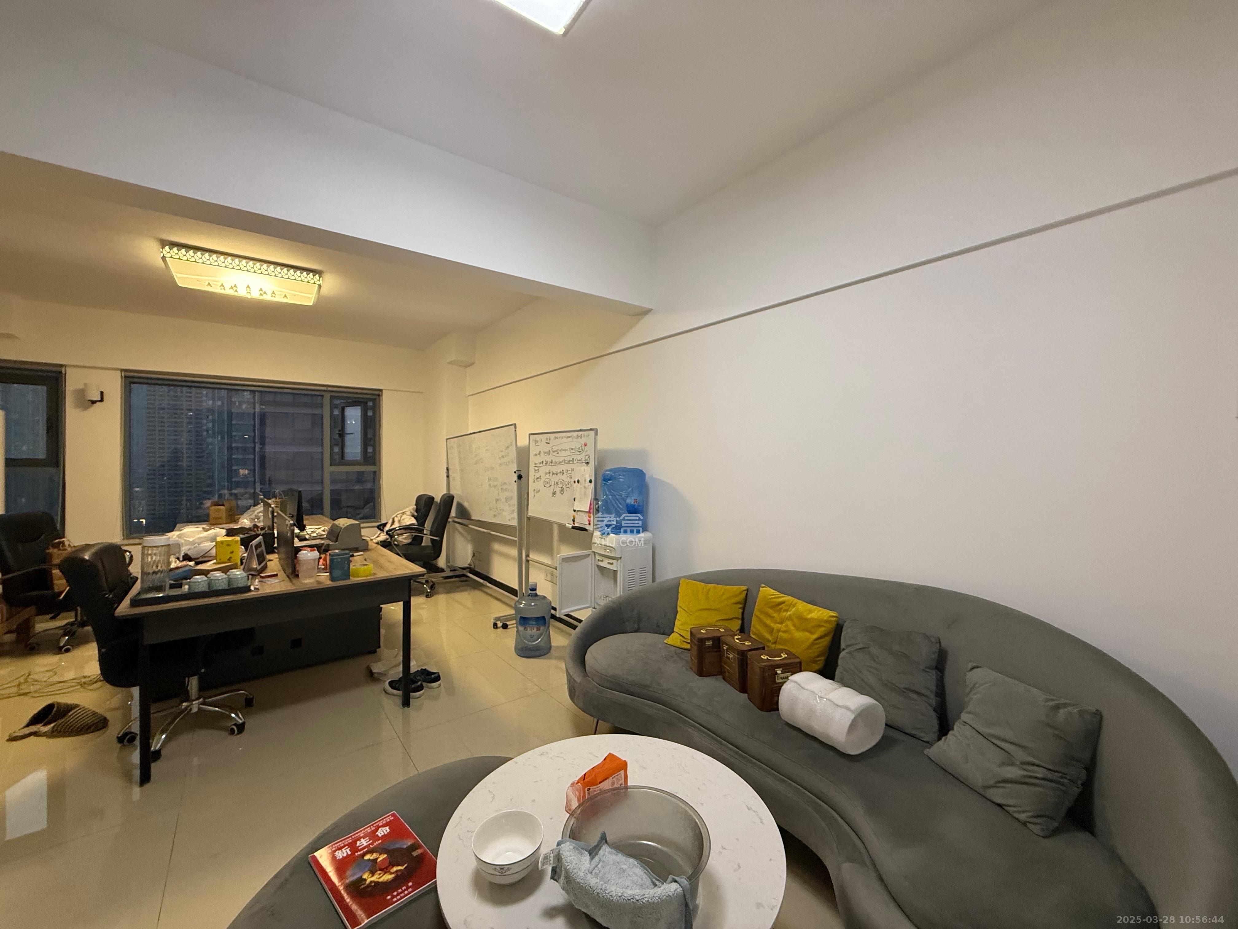 东怡外国(南湖一号) 1室1厅1卫 2500.0元/月 东怡外国(南湖一号) 1室1厅1卫 2500.0元/月室内图