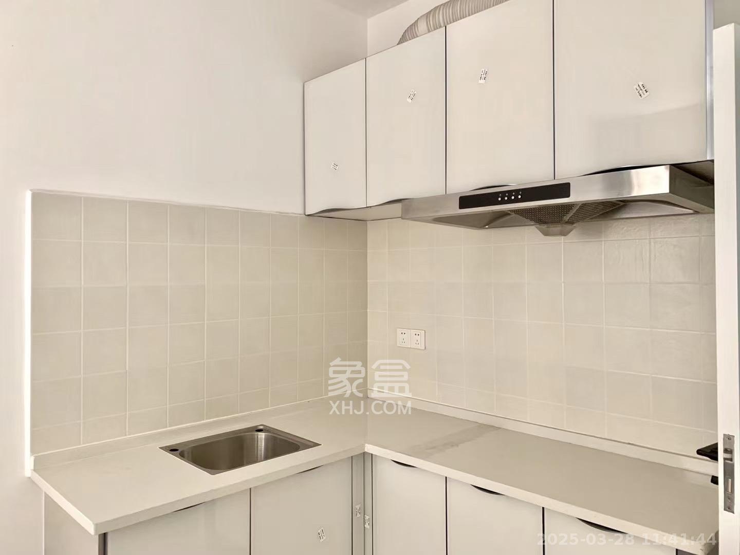 悦湖山 1室2厅2卫 1400.0元/月 悦湖山 1室2厅2卫 1400.0元/月室内图