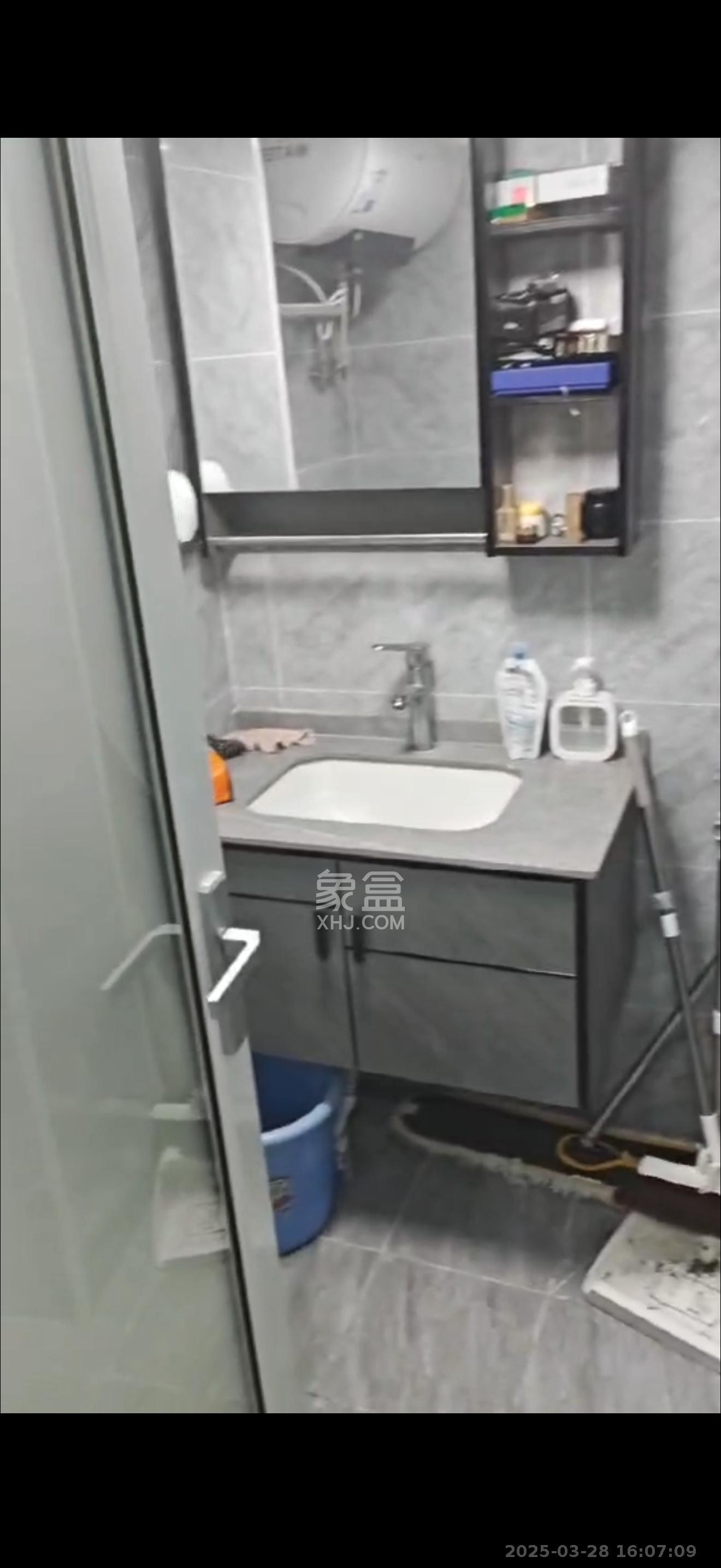 裕天国际商汇中心 1室0厅0卫 2200.0元/月 裕天国际商汇中心 1室0厅0卫 2200.0元/月室内图