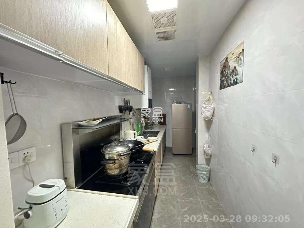 金轮翡翠名园 4室2厅2卫 2200.0元/月 金轮翡翠名园 4室2厅2卫 2200.0元/月室内图