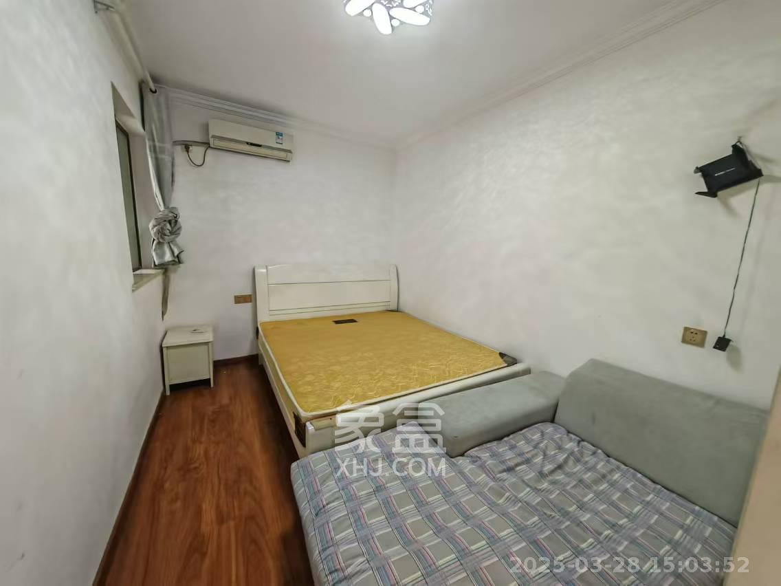 华润五彩城  3室1厅1卫   2300.00元/月室内图