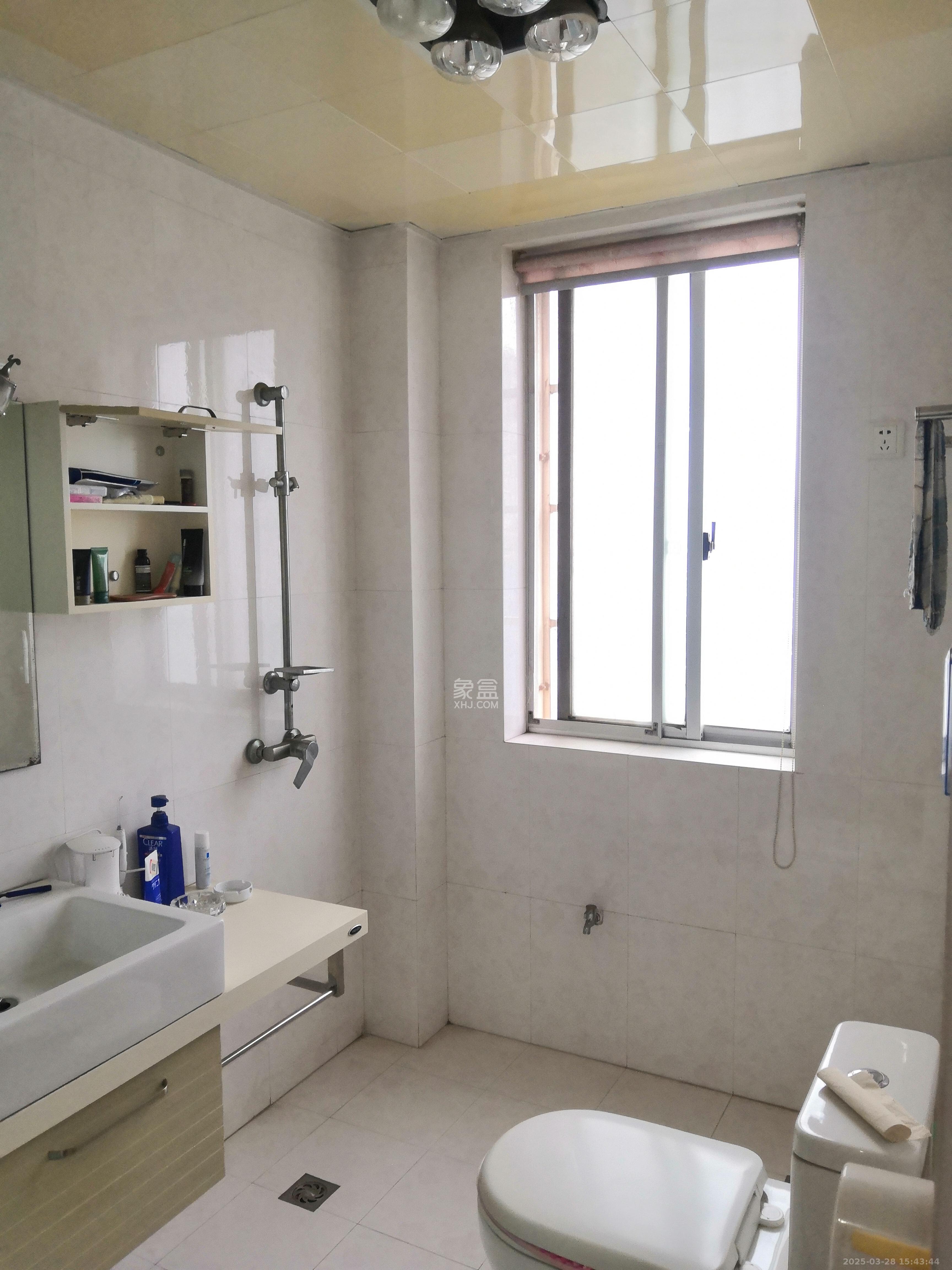 红树湾  4室2厅2卫   2200.00元/月室内图
