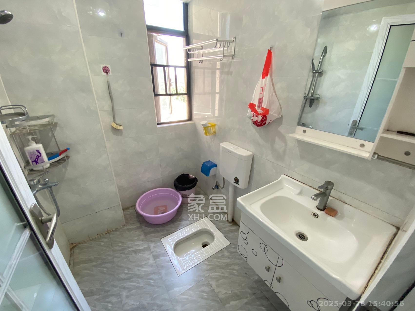 南山十里天池 3室2厅1卫 2000.0元/月 南山十里天池 3室2厅1卫 2000.0元/月室内图