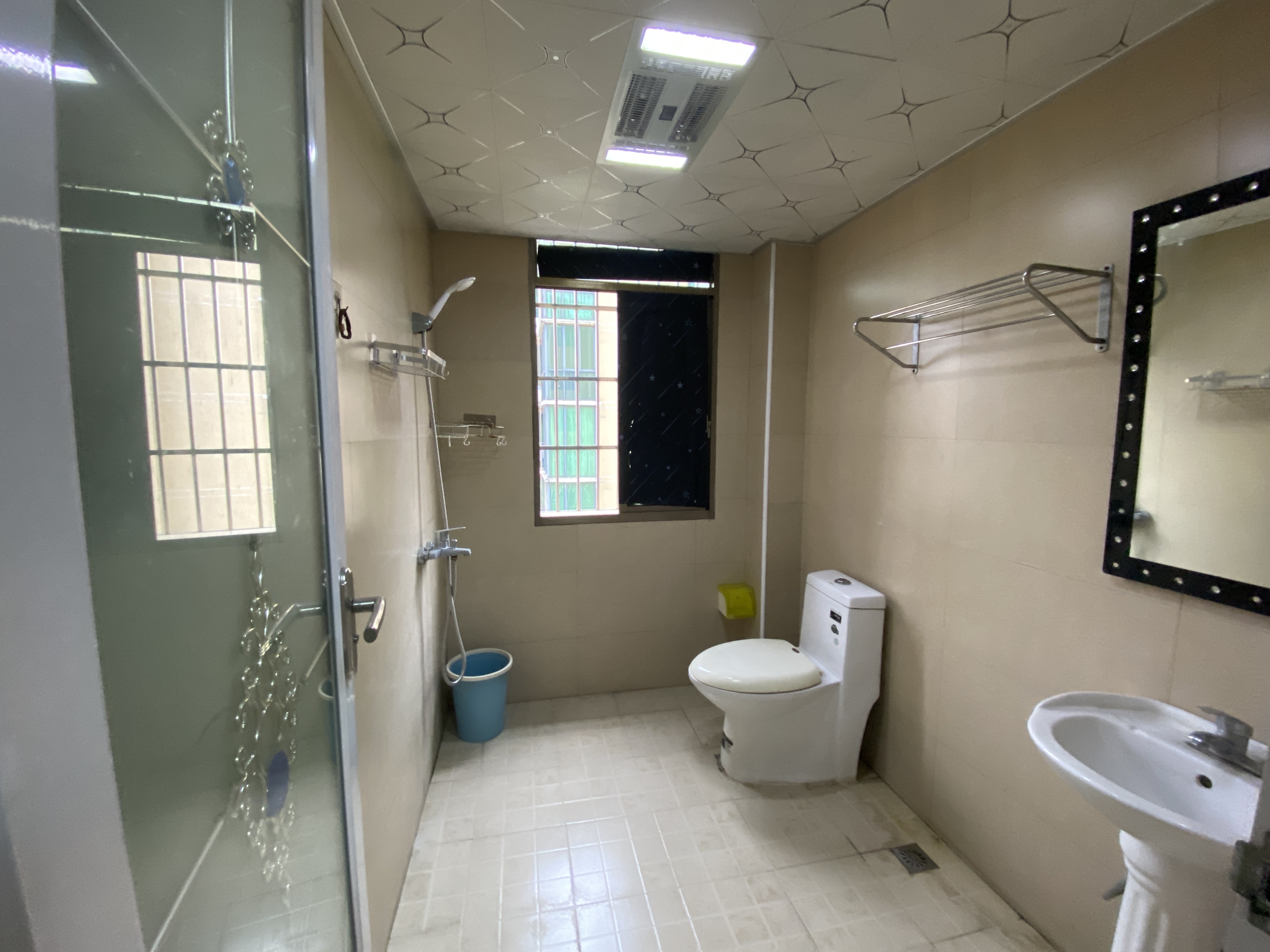 大立小区 1室2厅2卫 1000.0元/月 大立小区 1室2厅2卫 1000.0元/月室内图