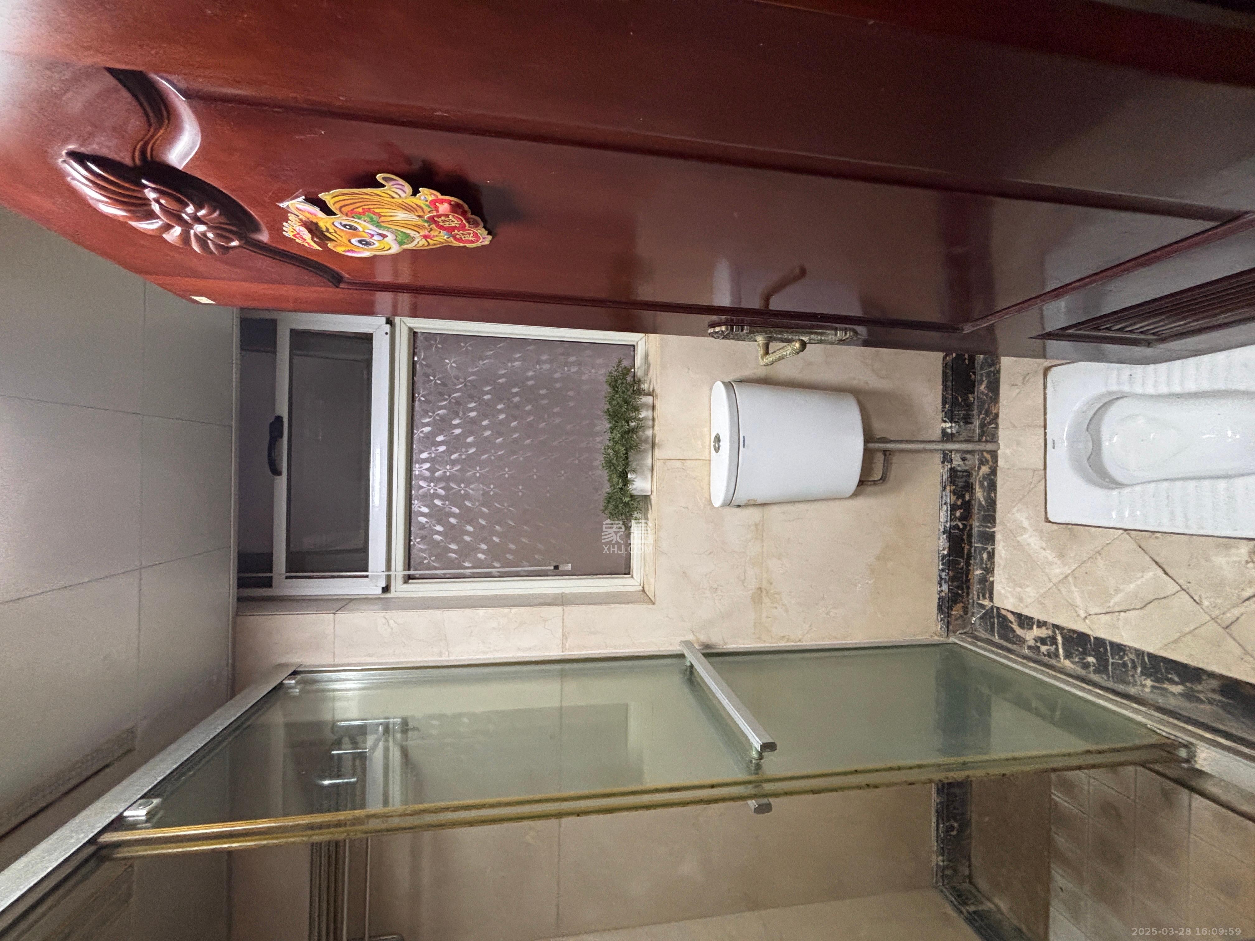 金色屋顶  4室2厅2卫   4200.00元/月室内图