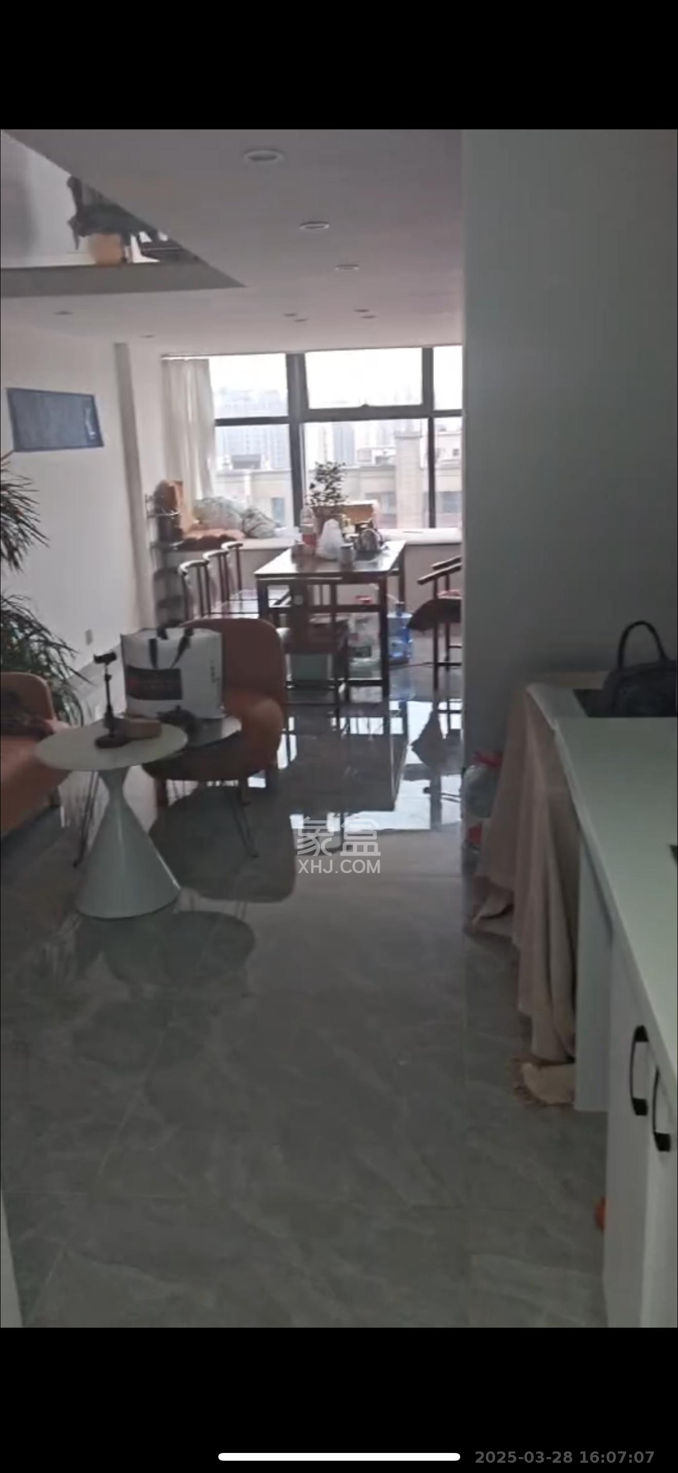 裕天国际商汇中心 1室0厅0卫 2200.0元/月 裕天国际商汇中心 1室0厅0卫 2200.0元/月室内图