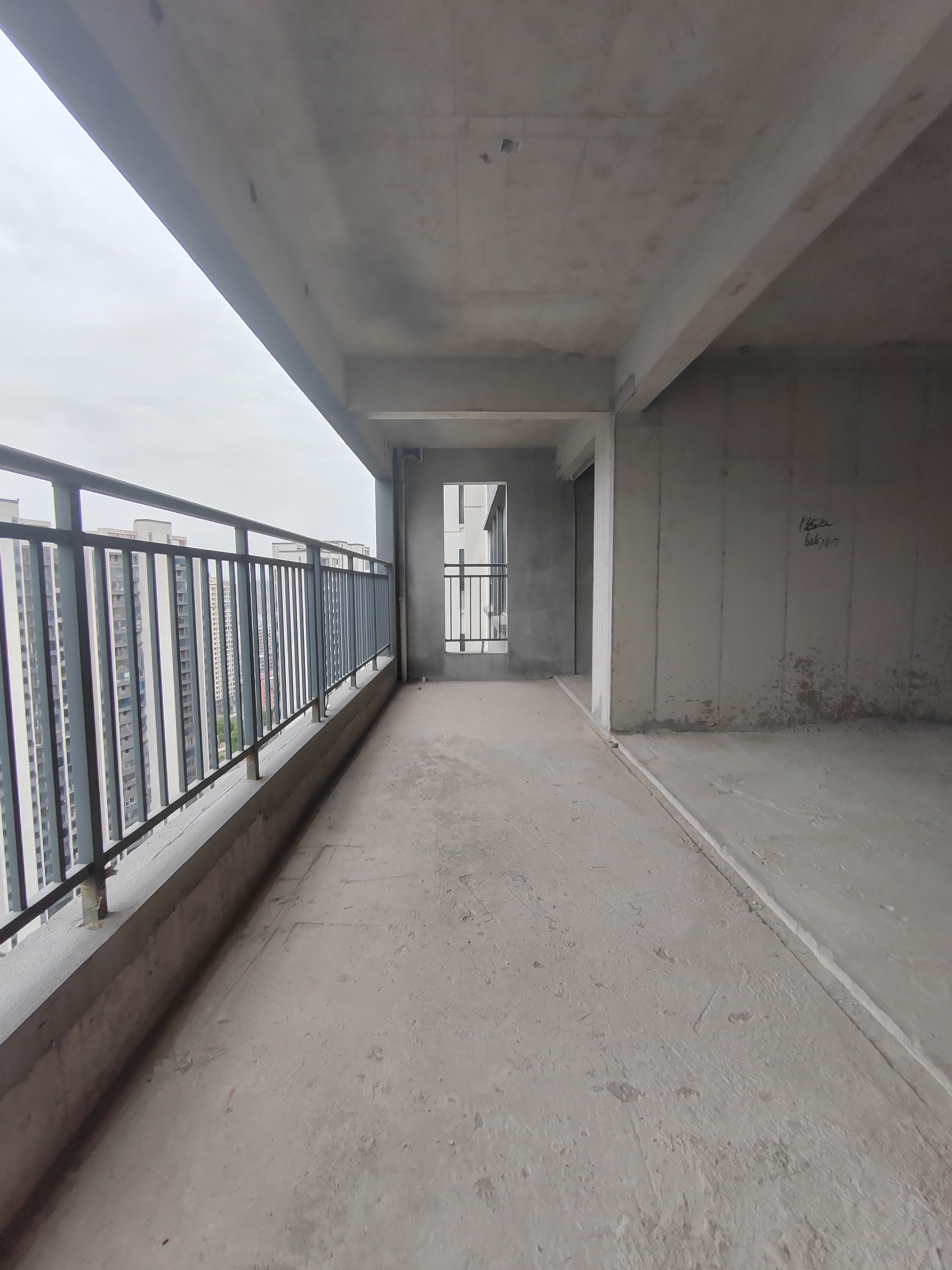 湘悦青春里 5室2厅2卫 109.8万 湘悦青春里 5室2厅2卫 109.8万客厅