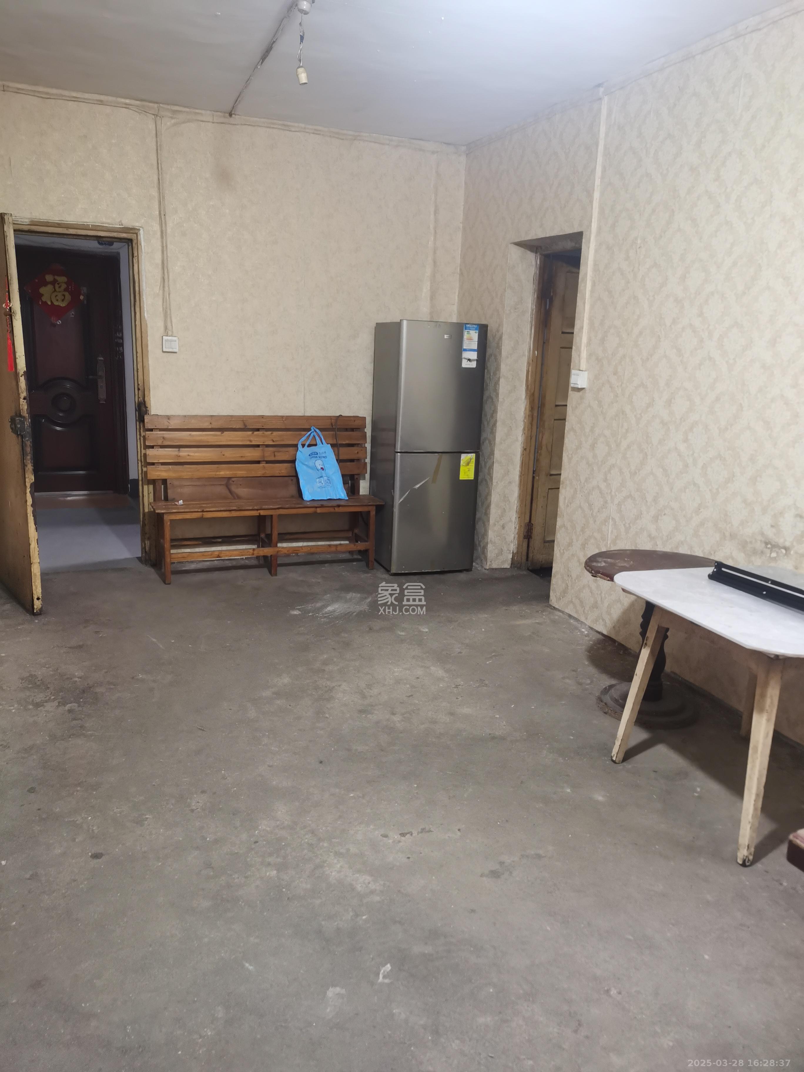 桔园小区1-8片 3室2厅1卫 900.0元/月 桔园小区1-8片 3室2厅1卫 900.0元/月室内图