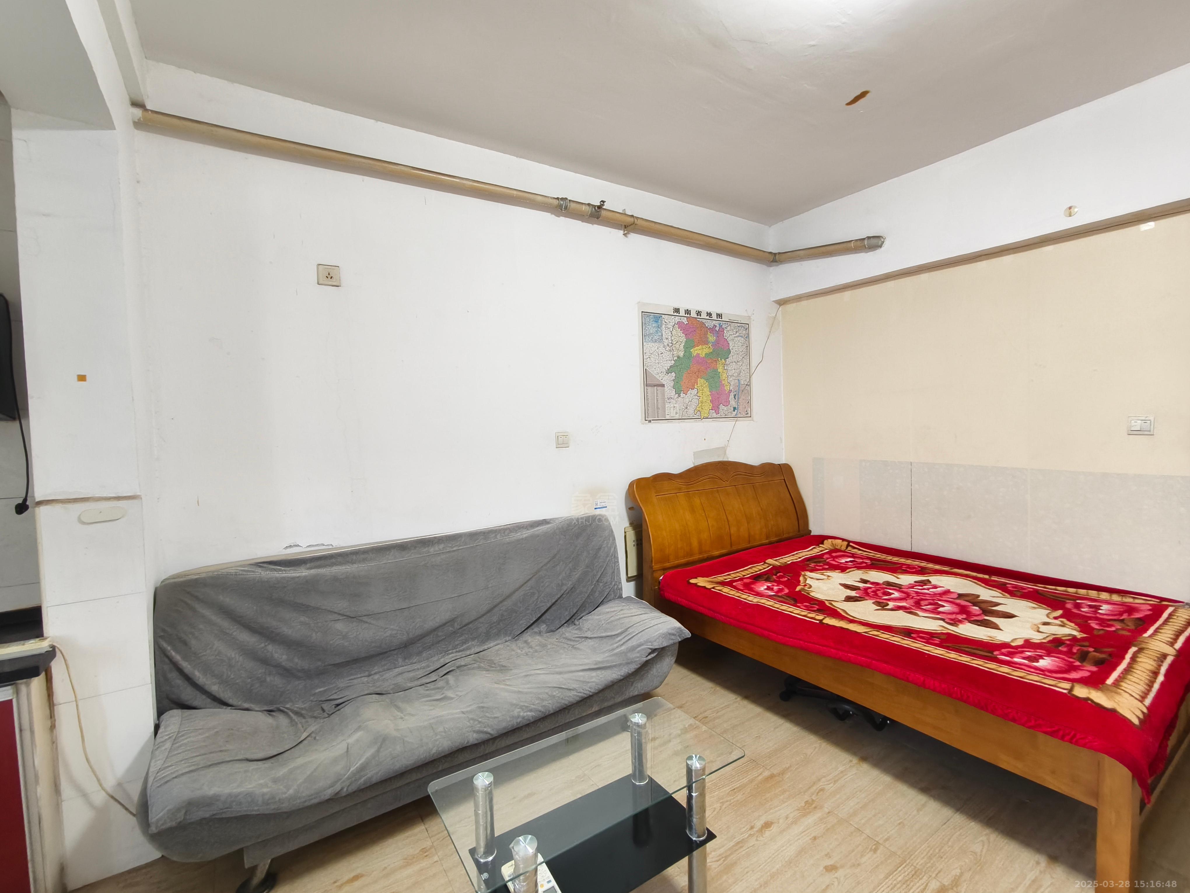 龙腾国际  1室1厅1卫    1000.0元/月 龙腾国际  1室1厅1卫    1000.0元/月室内图