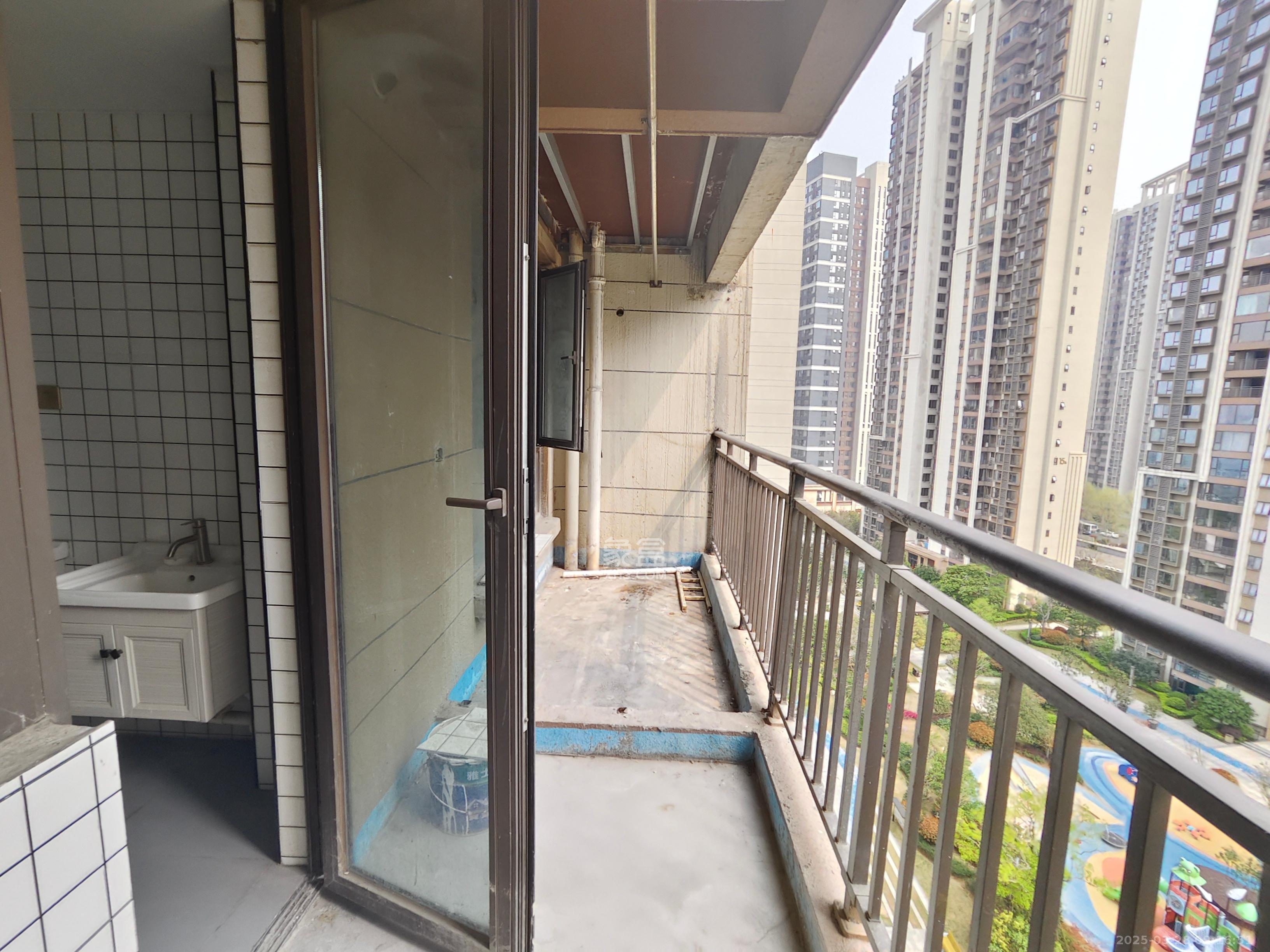 佳兆业云顶梅溪湖（佳兆业梅溪荟）  3室2厅2卫   3500.00元/月室内图