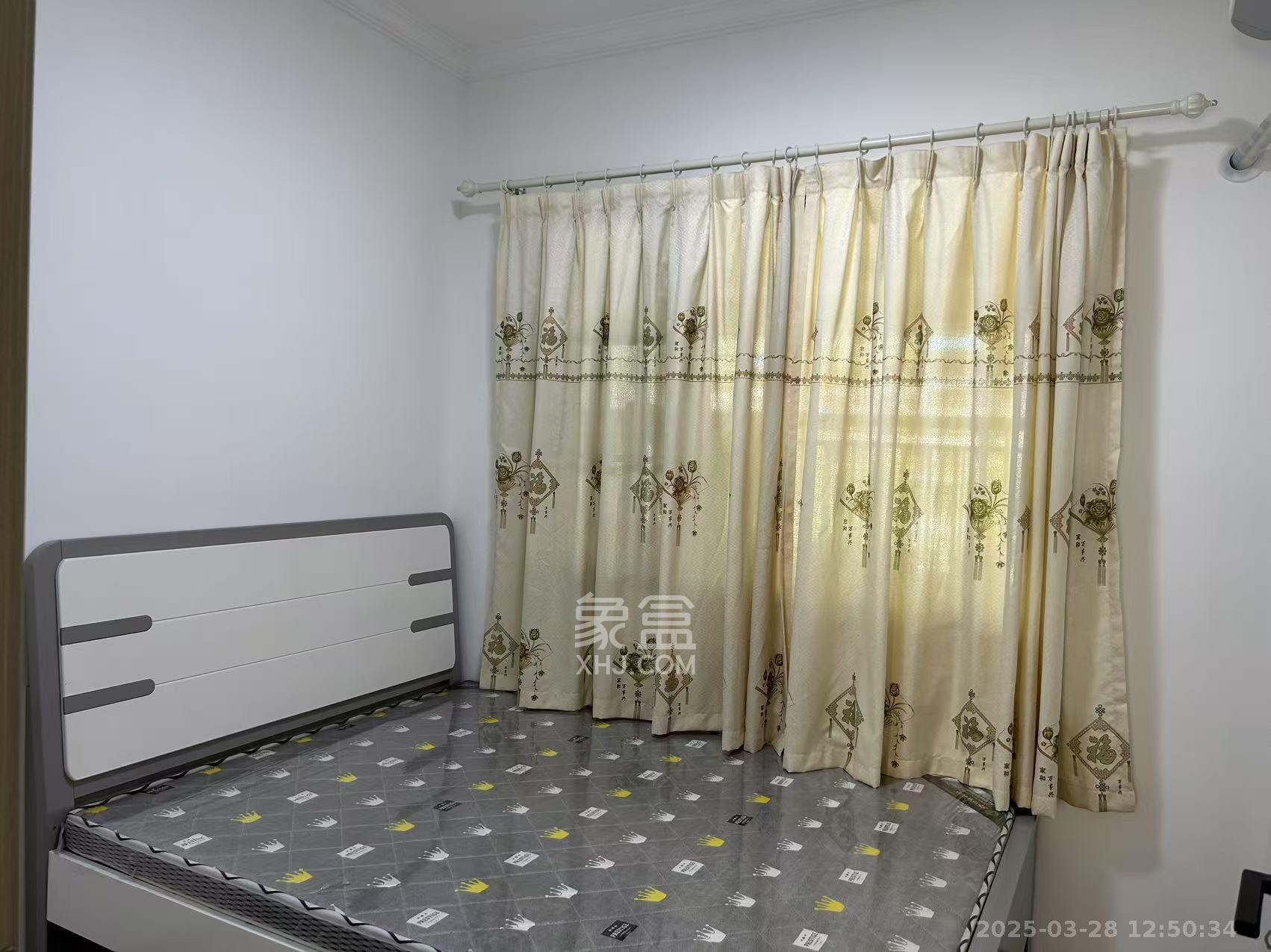 蓝光雍锦半岛  3室2厅2卫   2500.00元/月室内图
