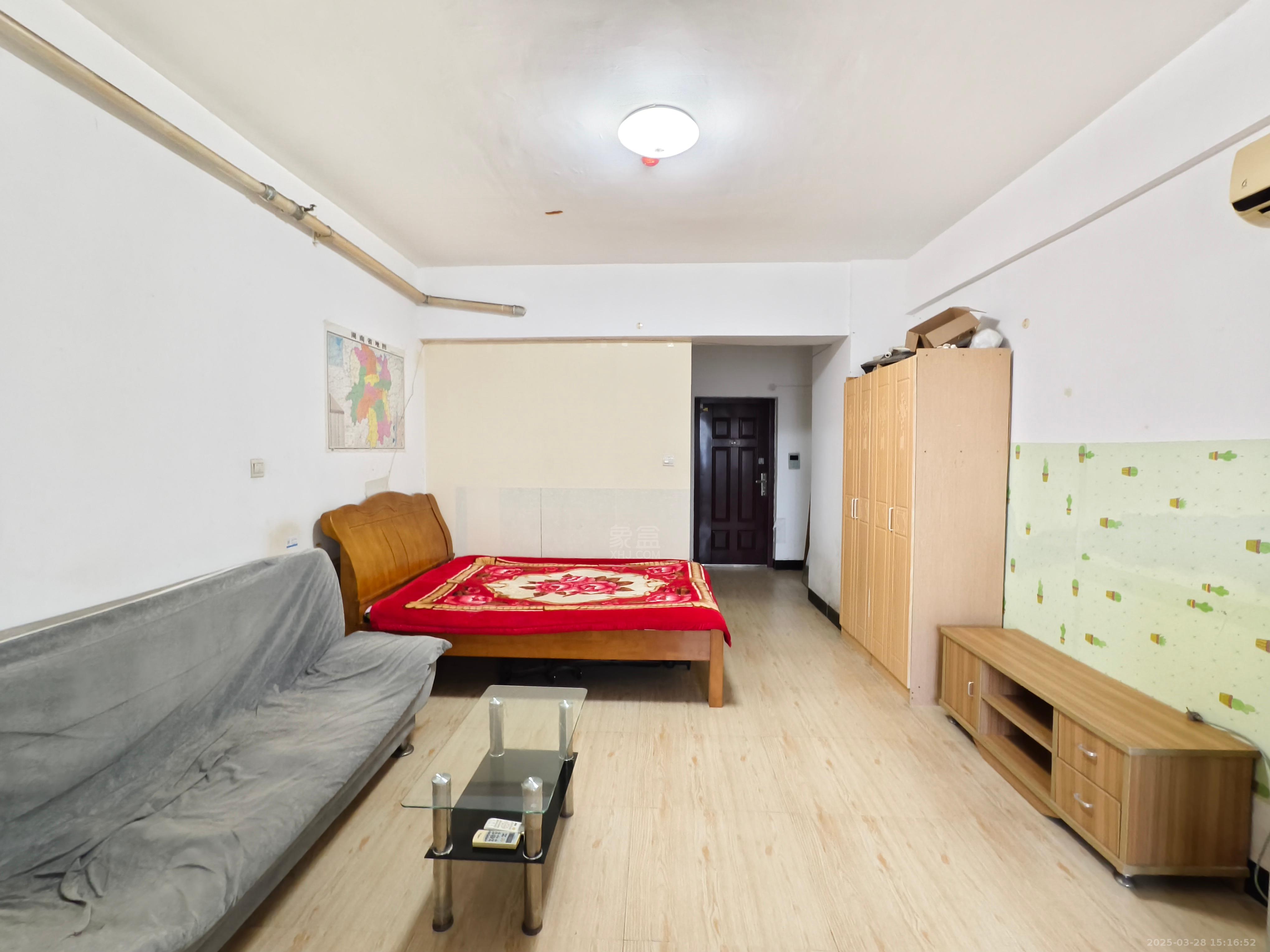 龙腾国际  1室1厅1卫    1000.0元/月 龙腾国际  1室1厅1卫    1000.0元/月室内图