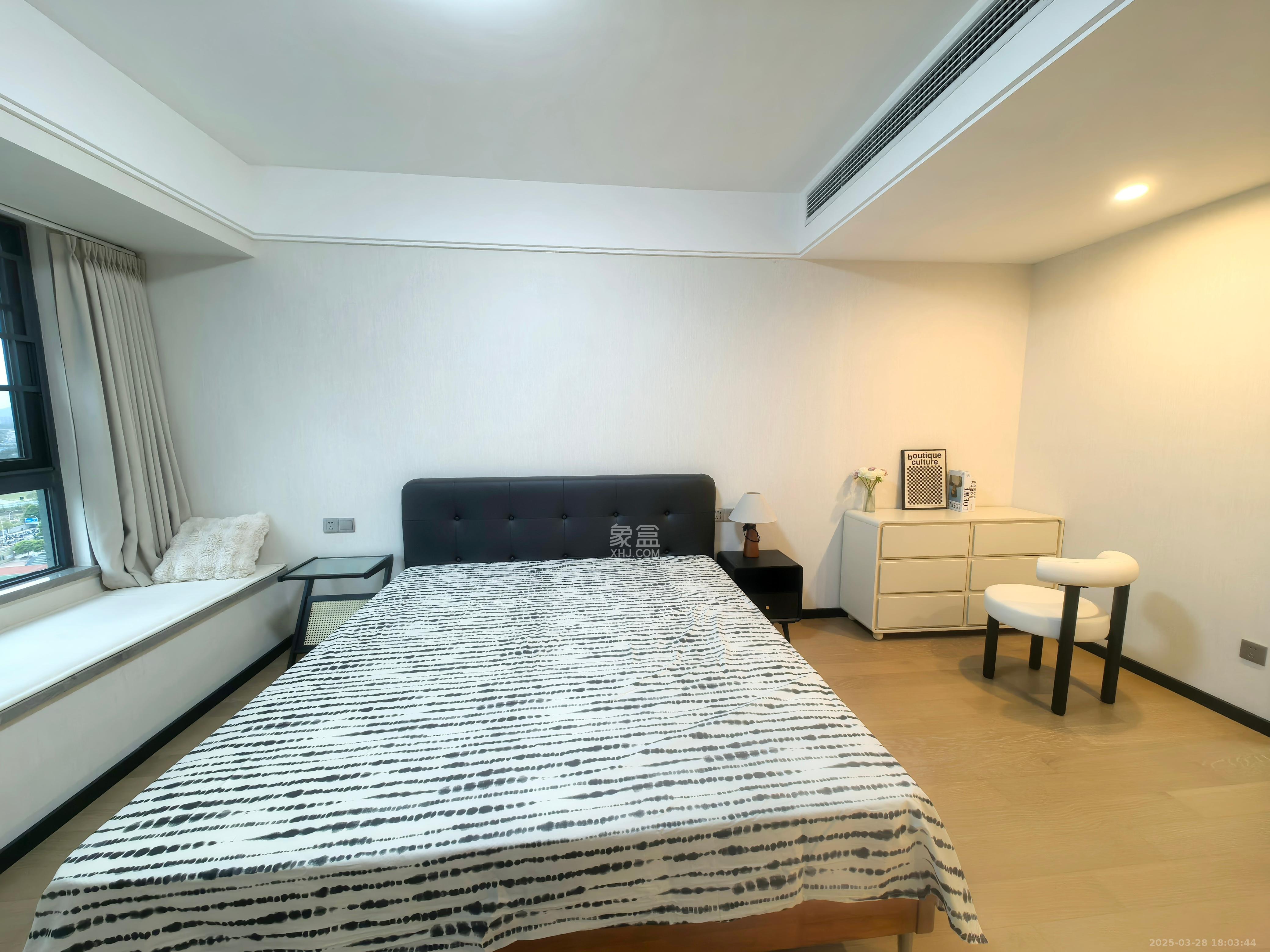 中海阅溪府  5室2厅2卫   5500.00元/月室内图