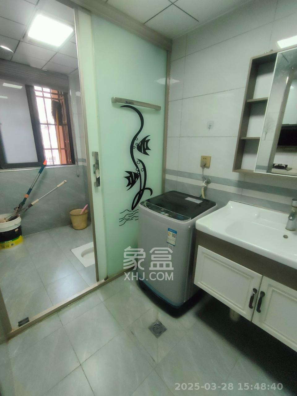 华龙家园(和泰家园) 3室2厅2卫 2100.0元/月 华龙家园(和泰家园) 3室2厅2卫 2100.0元/月室内图