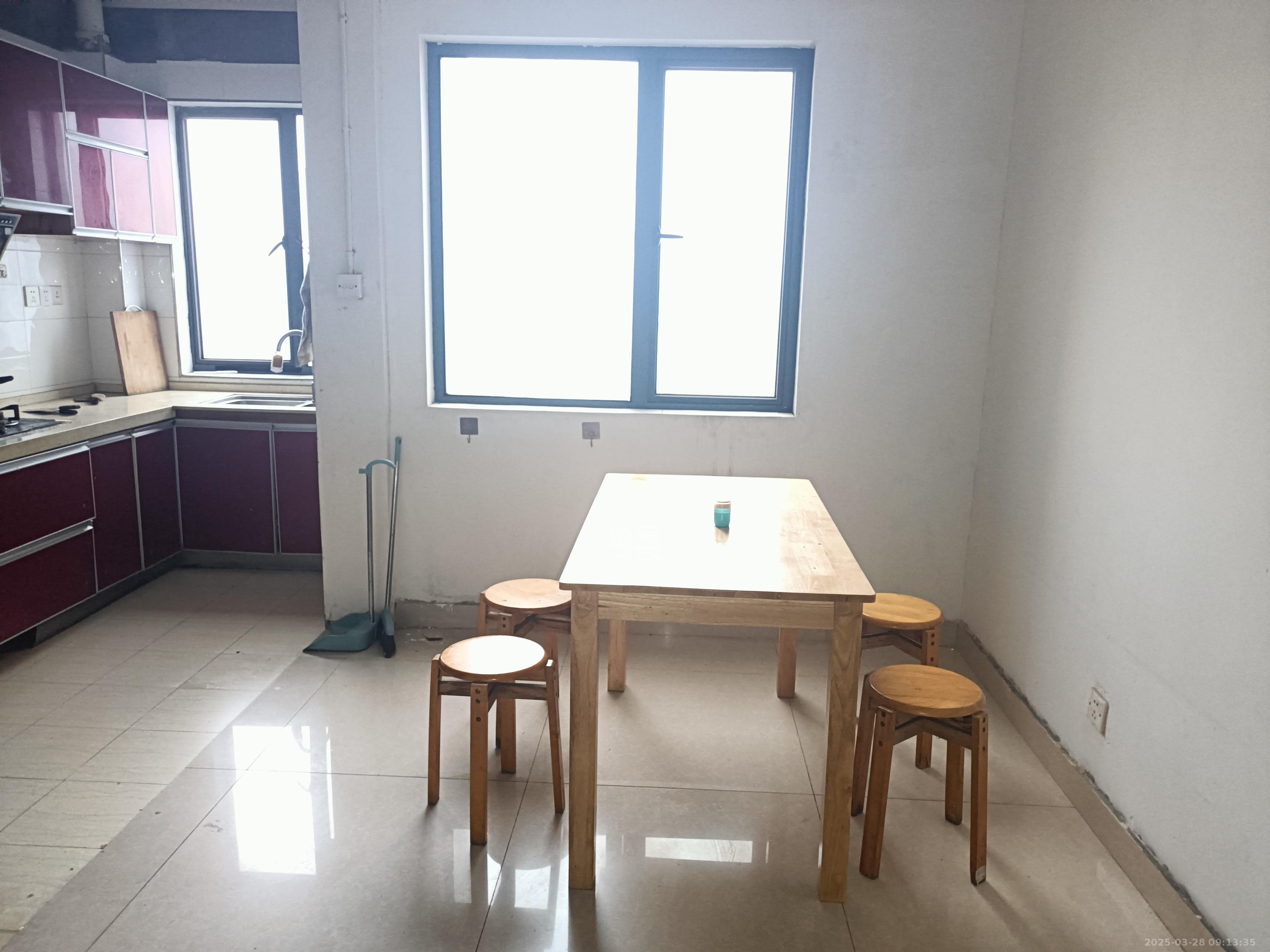 中国铁建国际城一期  3室2厅1卫   1200.00元/月室内图